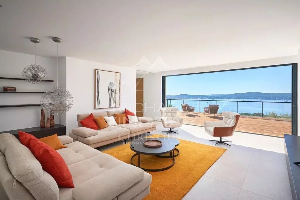 Exceptional villa with breathtaking views of the Bay of Saint-Tropez