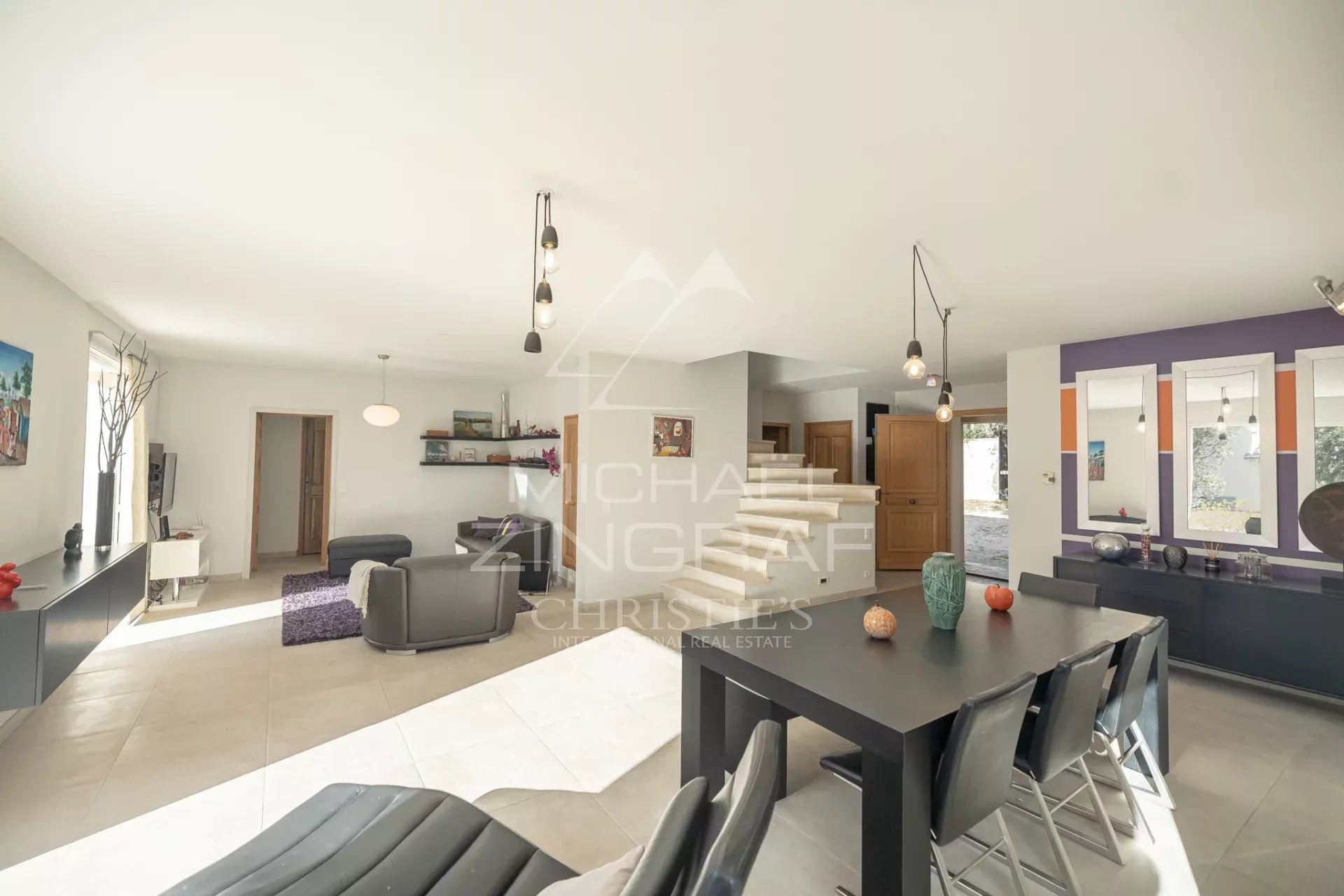 Cabrières-d'Avignon – Schönes Haus mit bewaldetem Grundstück und Swimmingpool in der Nähe des Dorfes