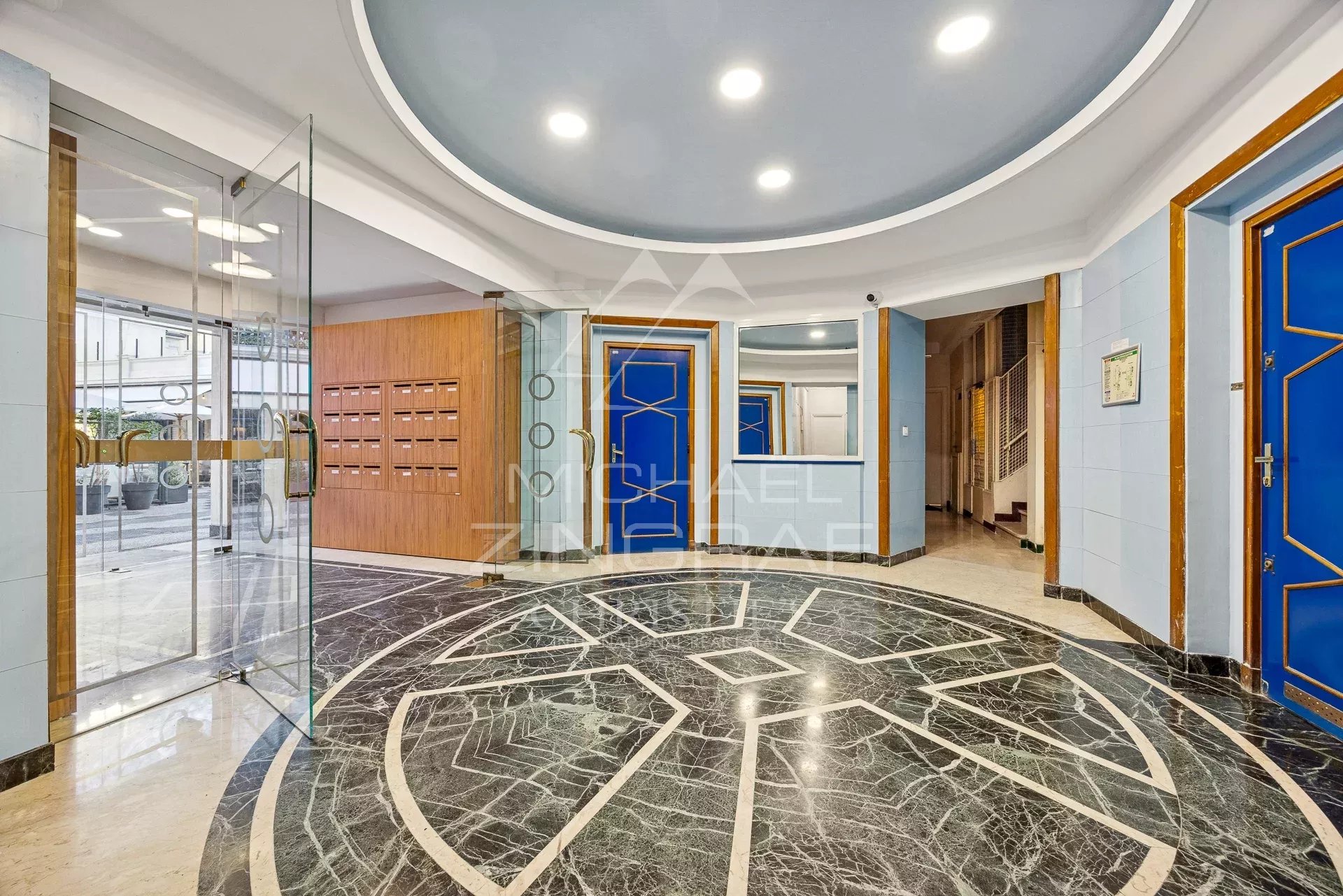 Nizza – Goldenes Quadrat – Wunderschöne 2-Zimmer-Wohnung in oberer Etage