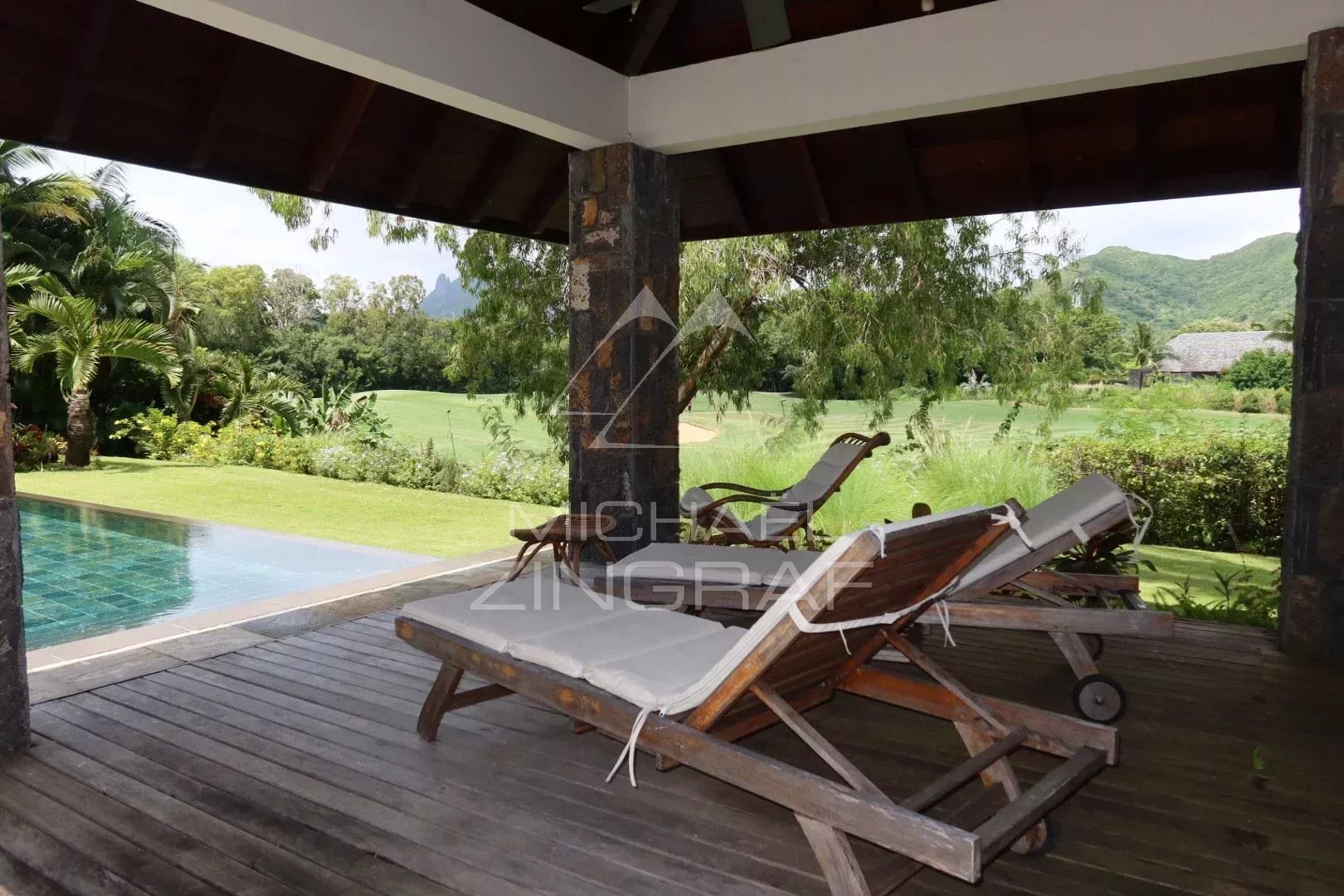 Villa de Prestige face au Golf – Anahita