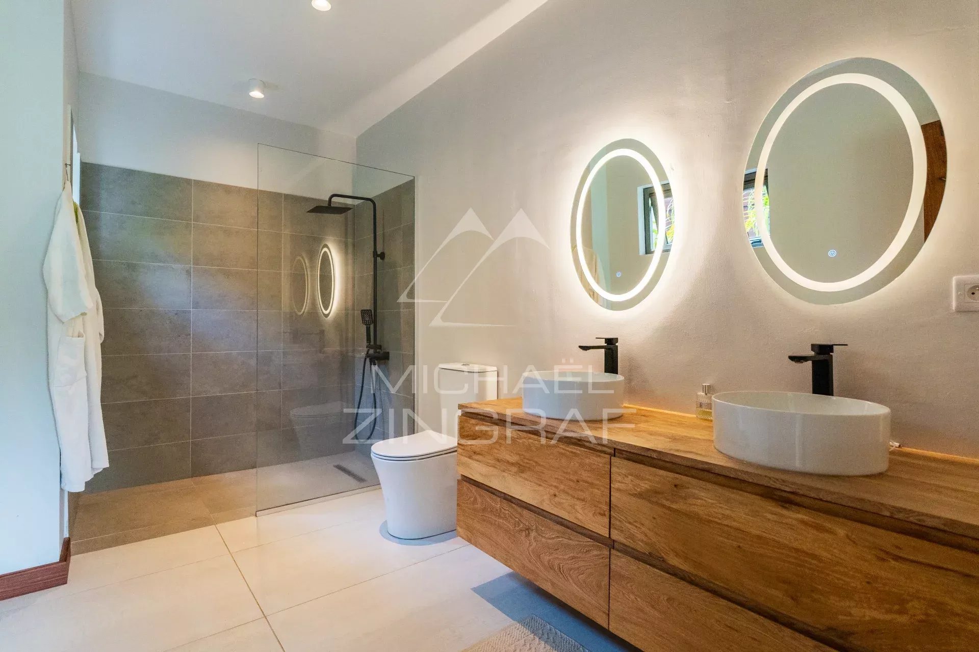 Élégante villa contemporaine face au golf - Bel Ombre