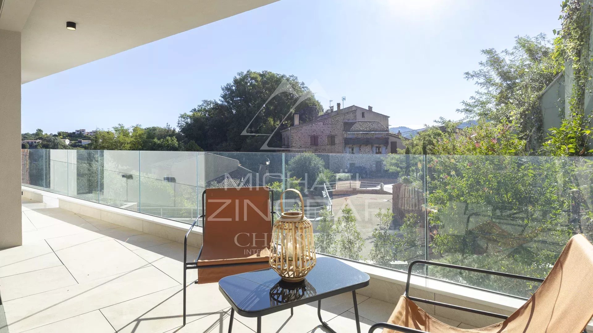 LUXURY APARTMENT IN THE HEART OF THE VILLAGE