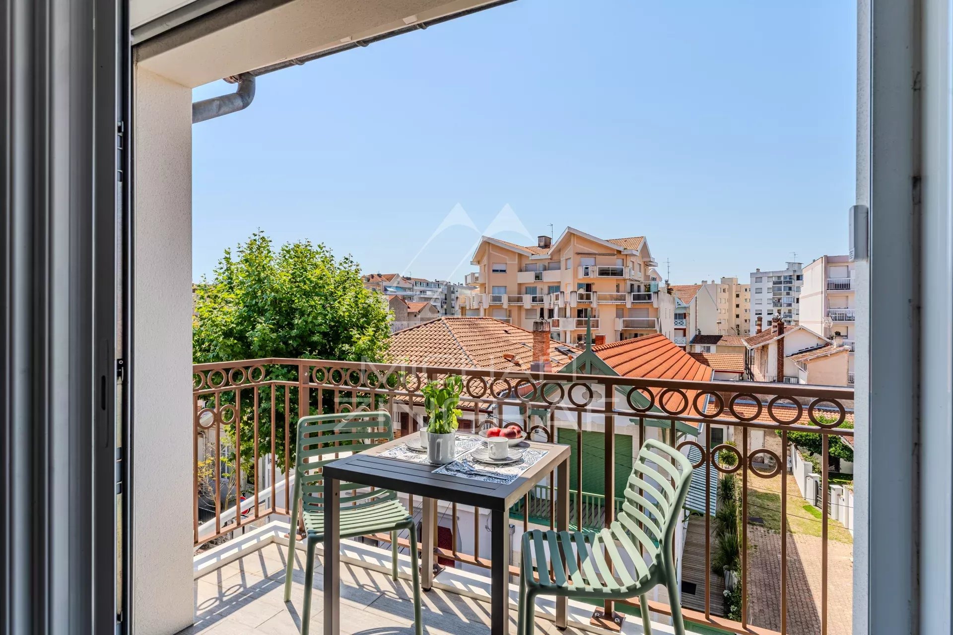 Arcachon center, apartment with basin glimpses, garage and private elevator