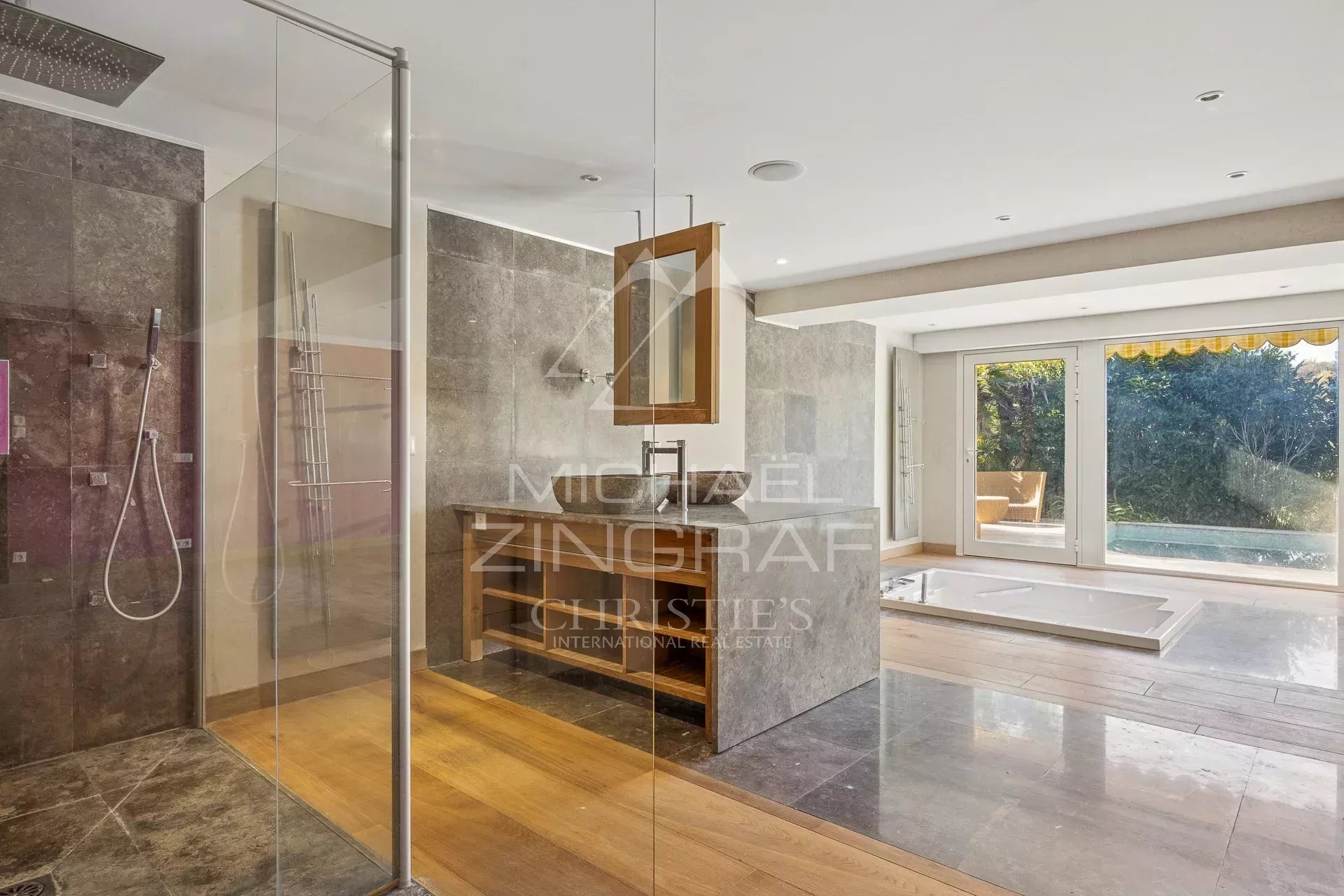 Roquefort-les-Pins : Provenzalische Villa in geschlossener Wohnanlage