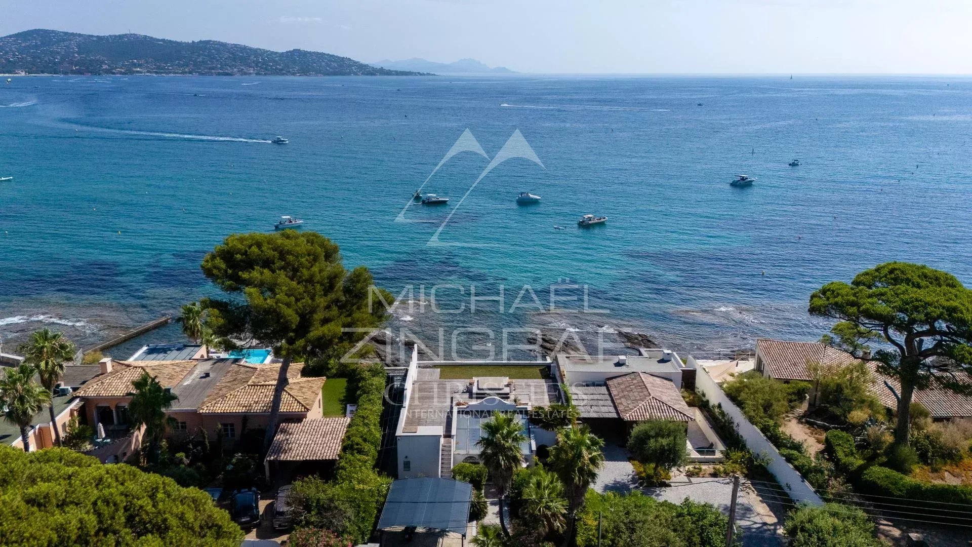 EXCLUSIVITY - Waterfront Villa in Sainte-Maxime – Between Cannes and saint Tropez