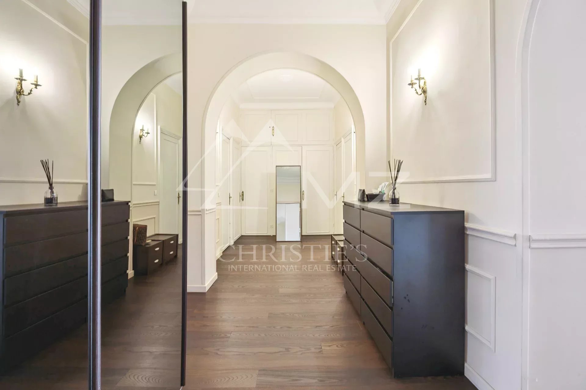 Bourgeois apartment with breathtaking view