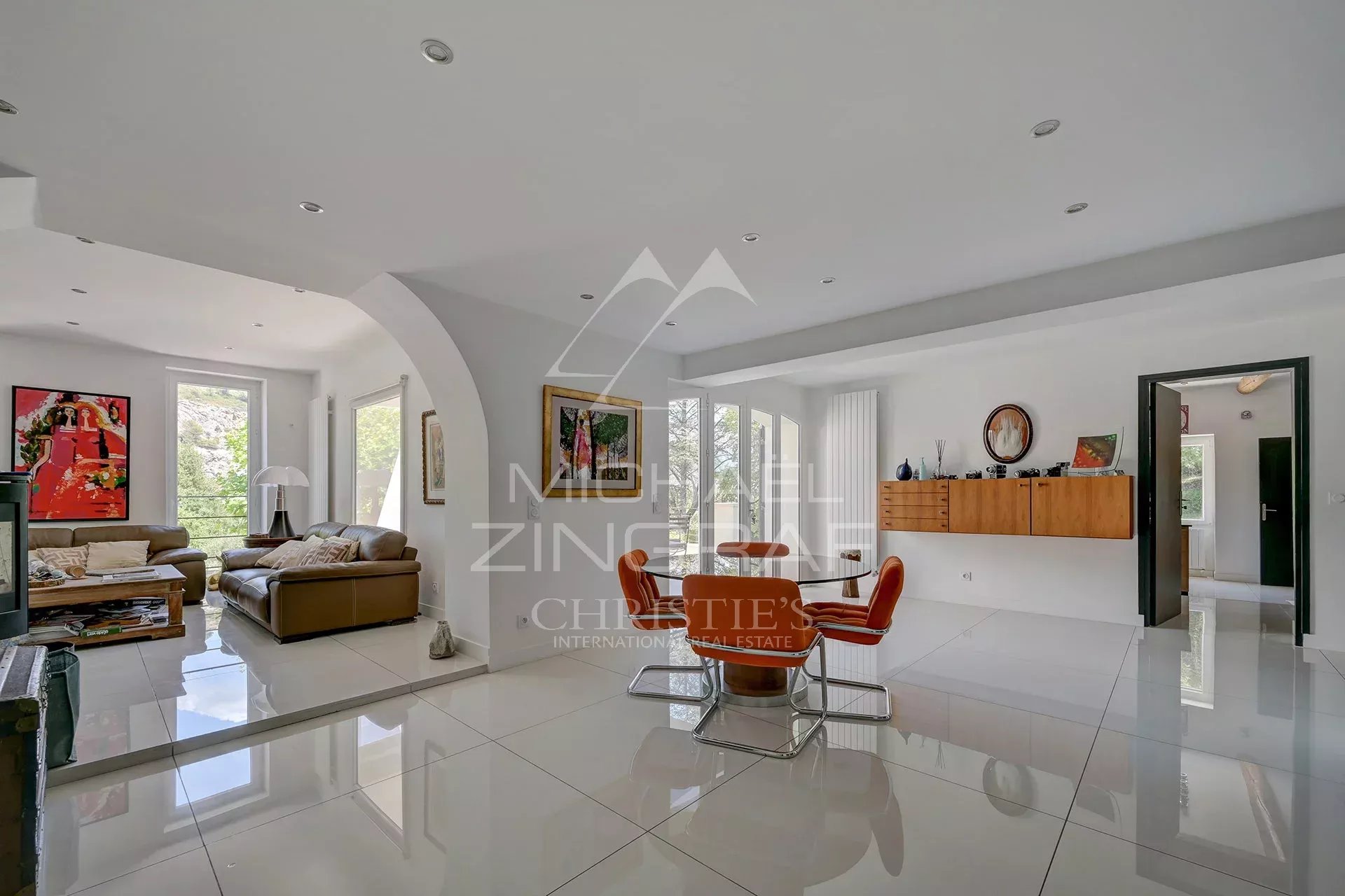 Proche Aix-en-Provence, Élégante propriété avec piscine