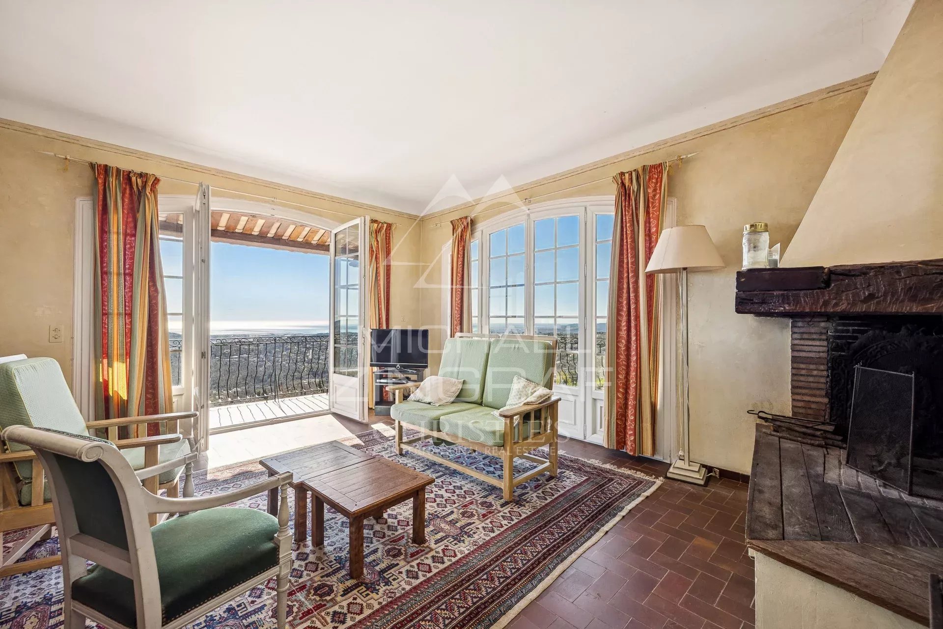 In der Nähe von Saint-Paul-de-Vence - Anwesen mit Panoramablick auf das Meer