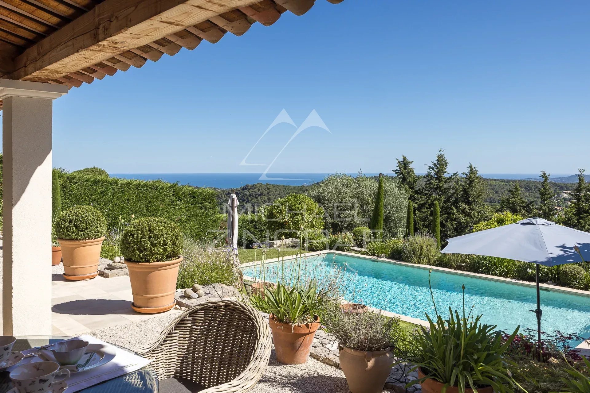 Vence – Élégante villa provençale avec vue panoramique
