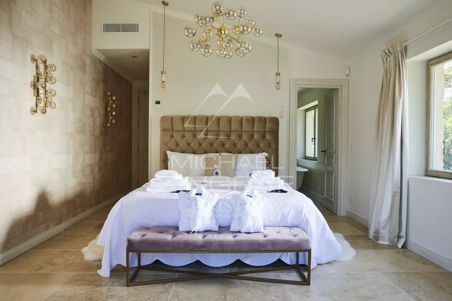 Tourrettes-sur-Loup - Bastide provençale avec vue mer - 4/5 chambres