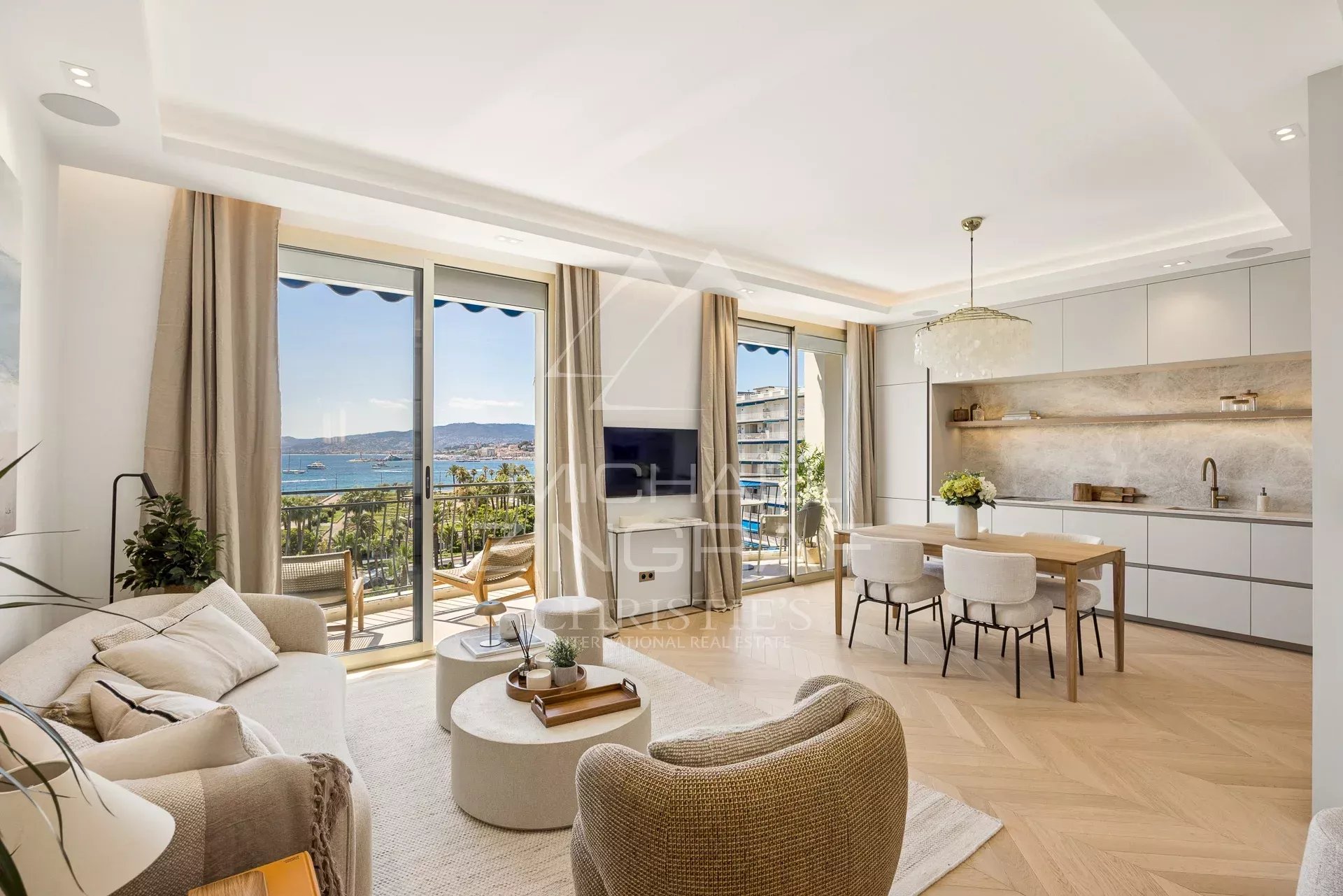 Cannes - Croisette - Exceptional Two-Bedroom Apartment