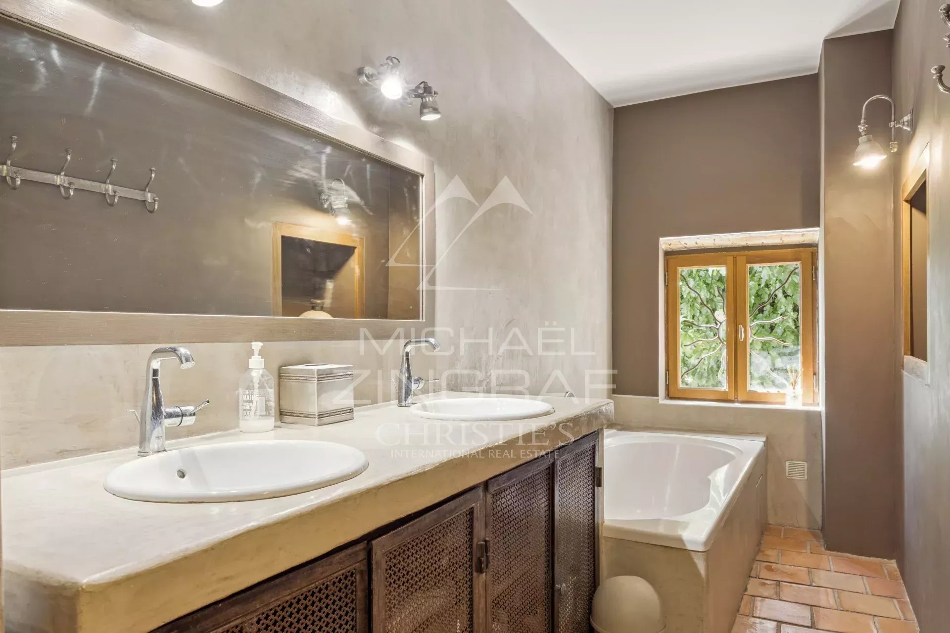 Ancienne bergerie rénovée au calme absolu