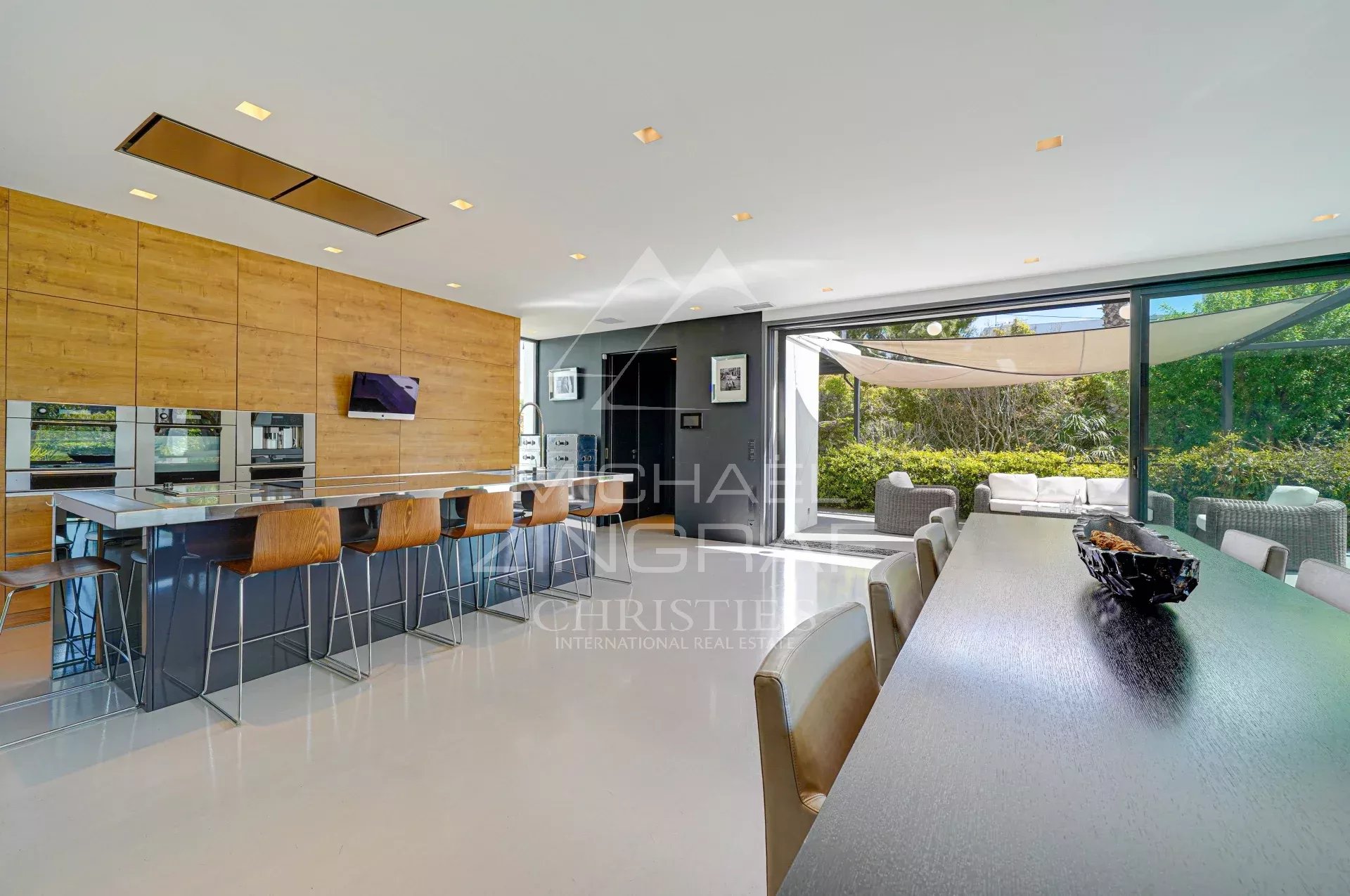 Domaine exclusif - belle villa contemporaine proche de la plage