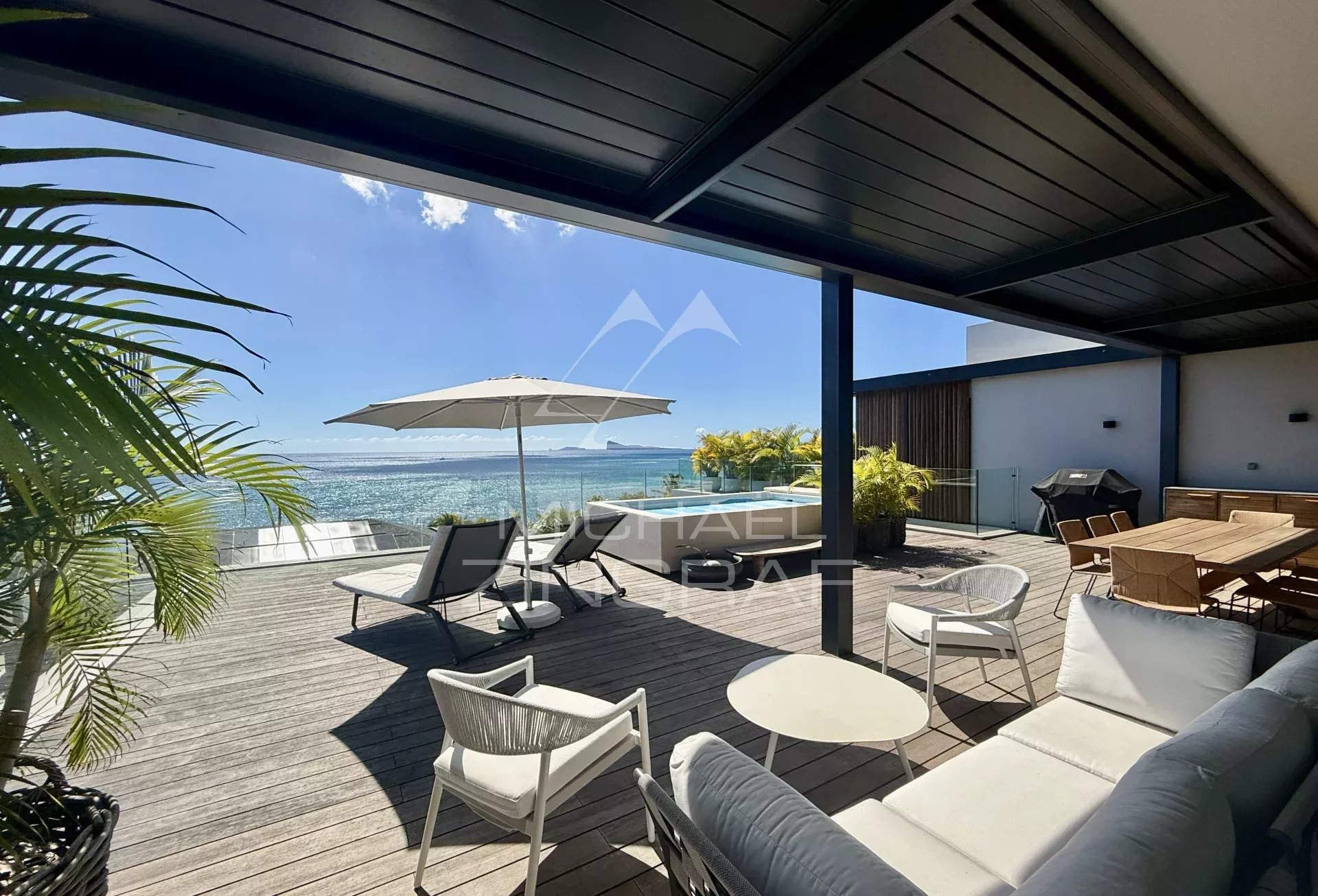 Luxury Penthouse with Sea Views – Pointe aux Canonniers