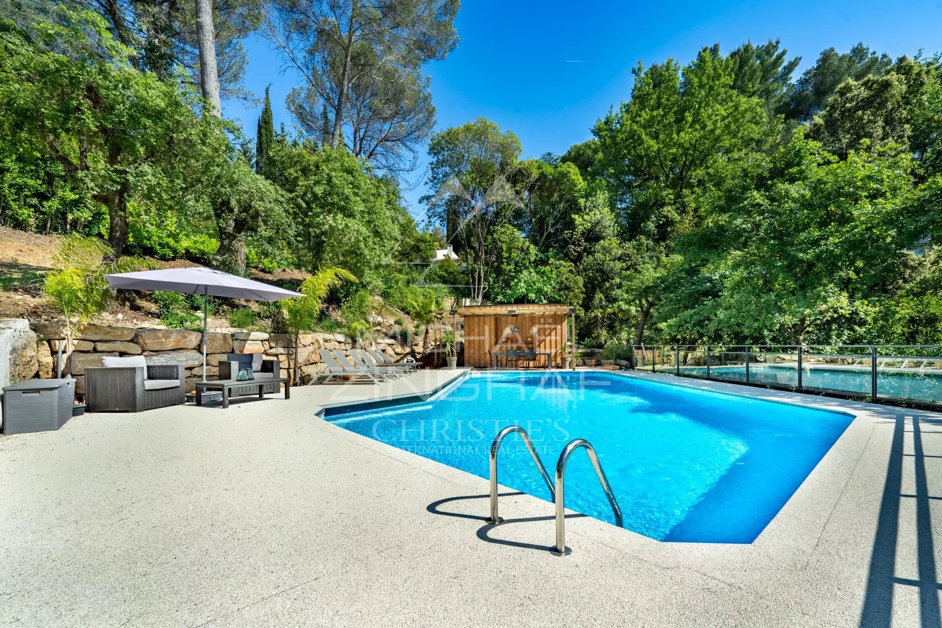 Mougins - Villa d'architecte située dans un domaine privé aux portes de Cannes