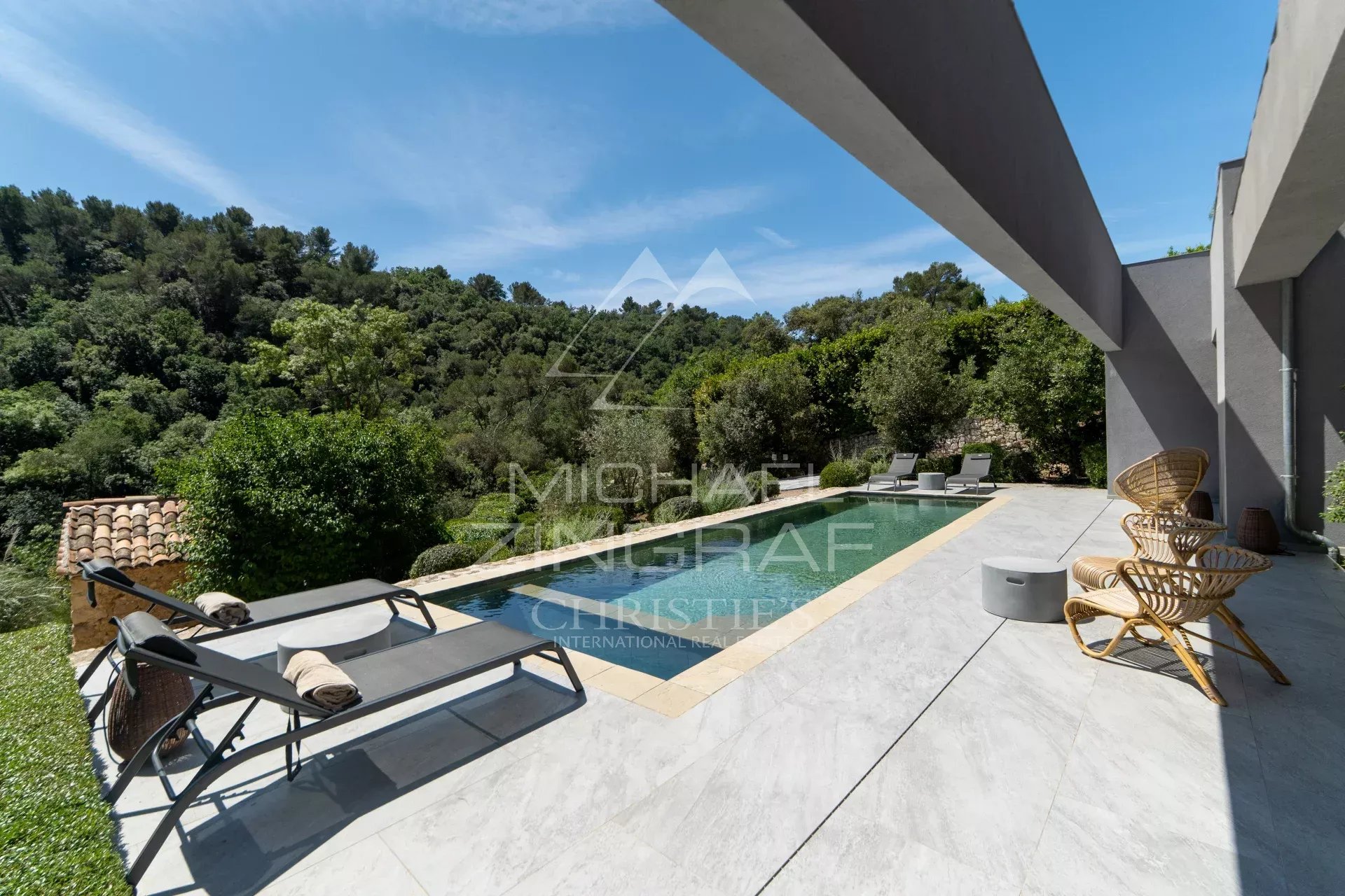 Valbonne - Villa contemporaine au cœur d'un écrin de verdure