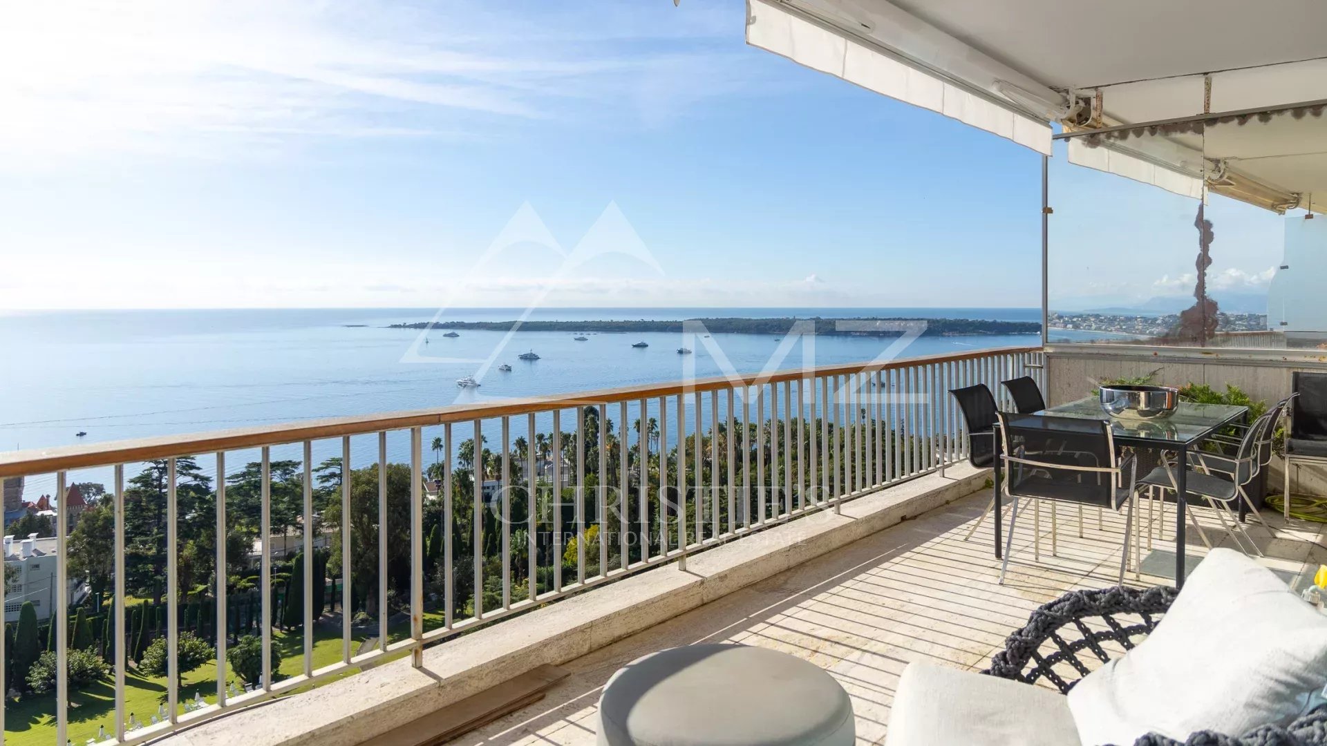 Superb duplex on the last floor