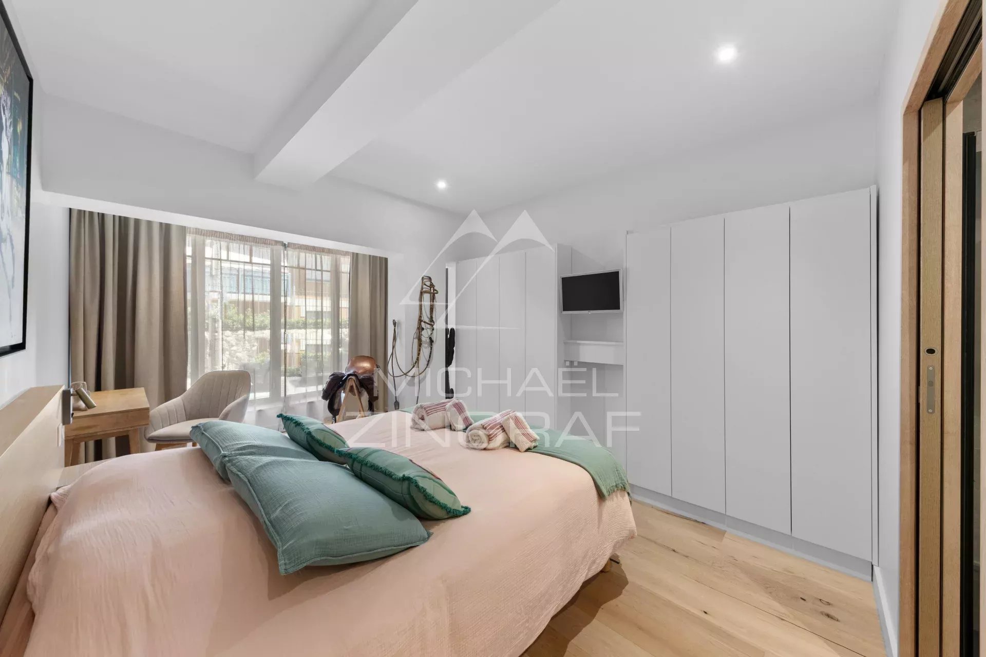 CENTRE-VILLE D'ARCACHON - VILLA HAUT DE GAMME AVEC SOLARIUM