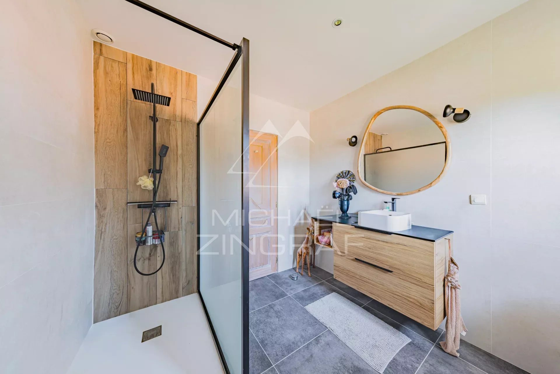 Moderne Villa mit 5 Schlafzimmern