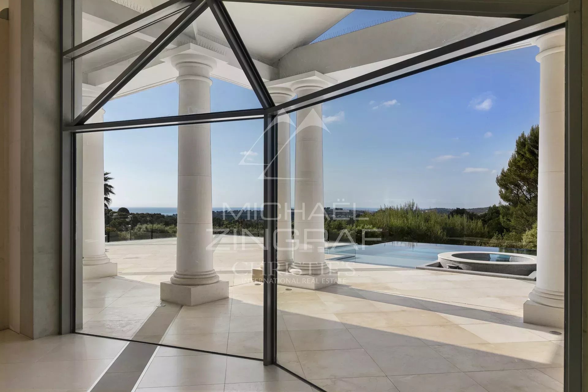 Biot : Propriété unique de plus de 1 300m² avec vue mer