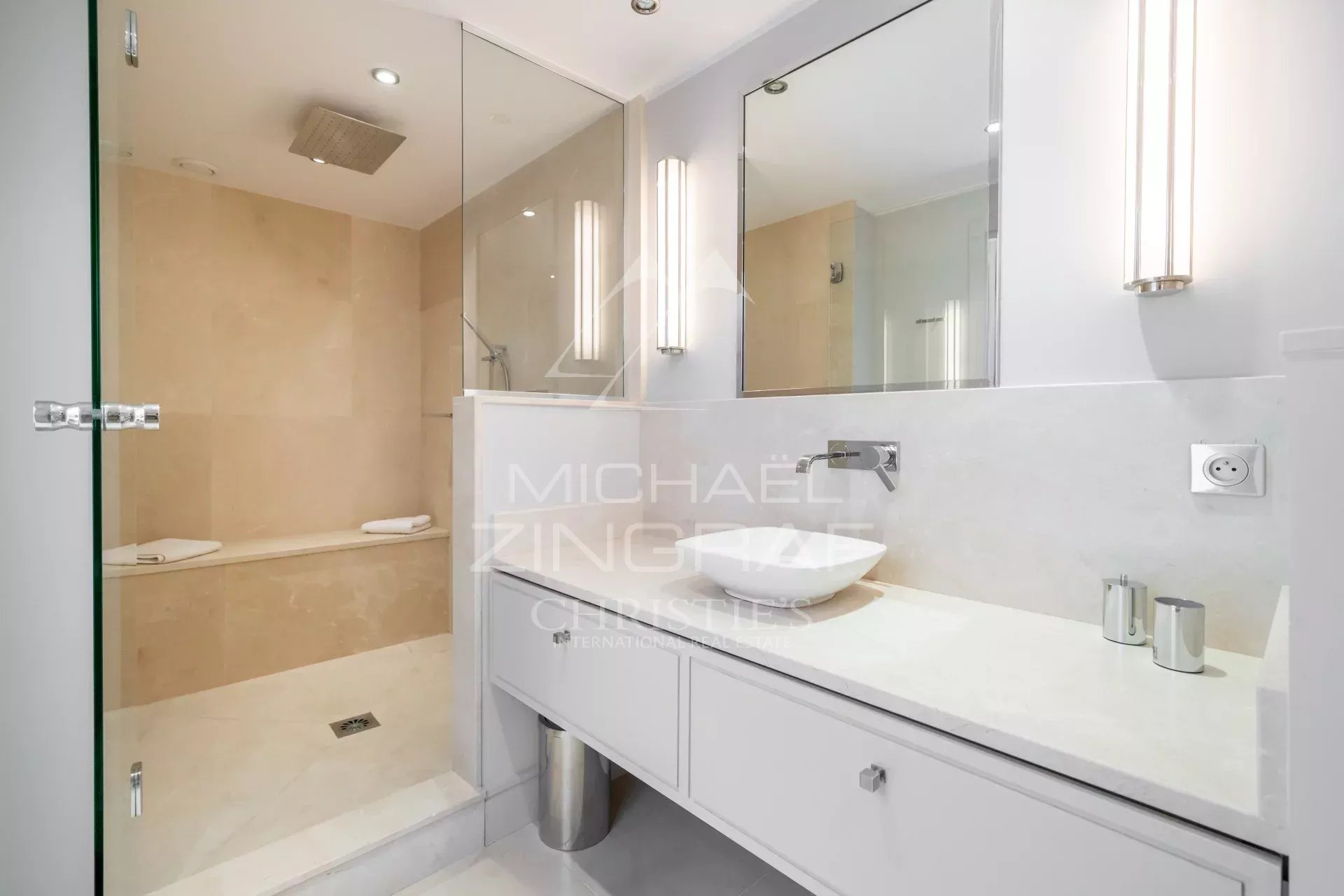 Modern renovierte Villa nahe der Strände von Garoupe