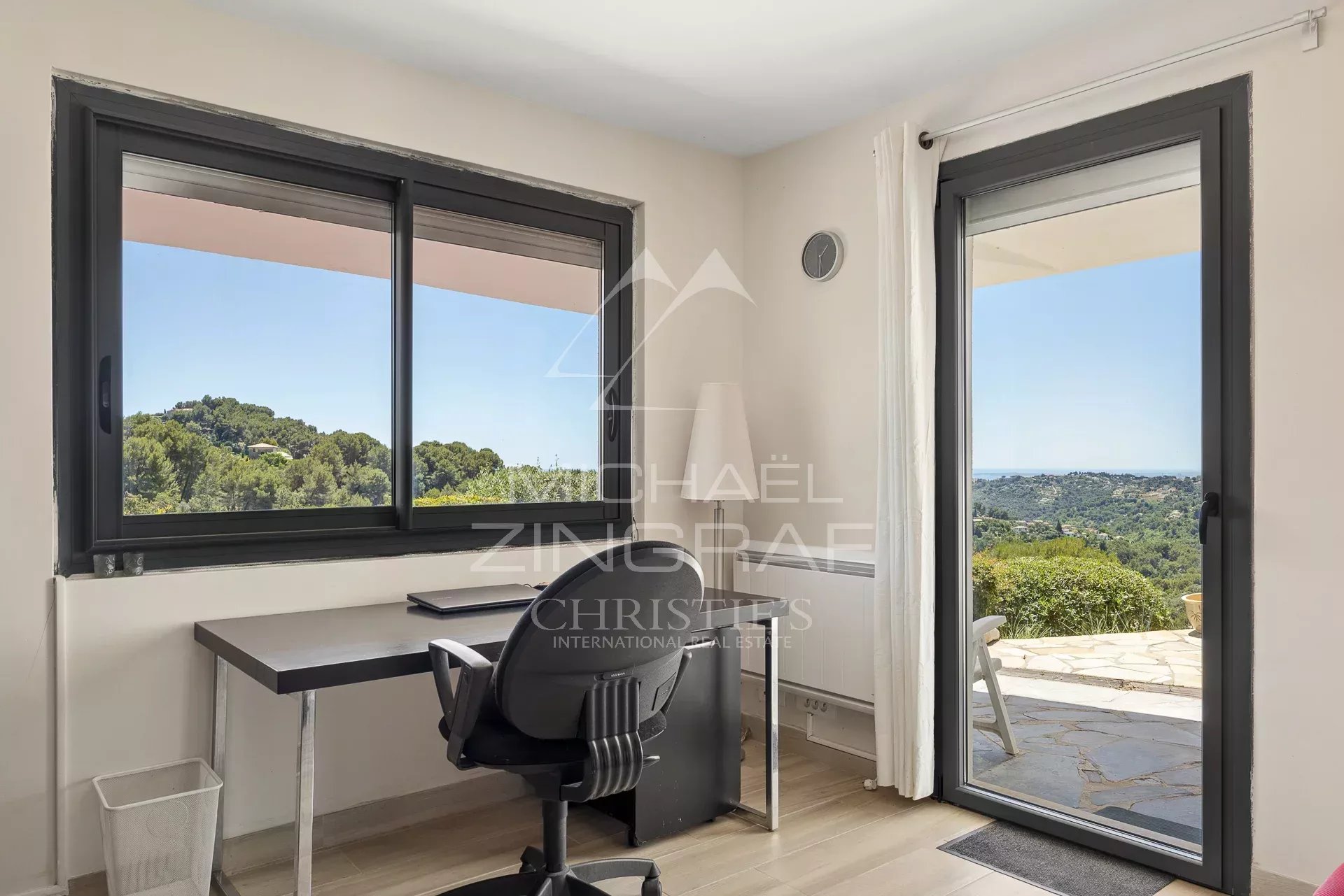 Proche Nice - Colomars - Superbe propriété de caractère avec vue panoramique exceptionnelle