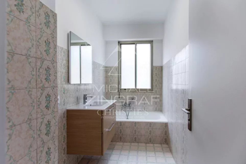 Wunderschöne Dachgeschosswohnung mit Terrasse und Garage