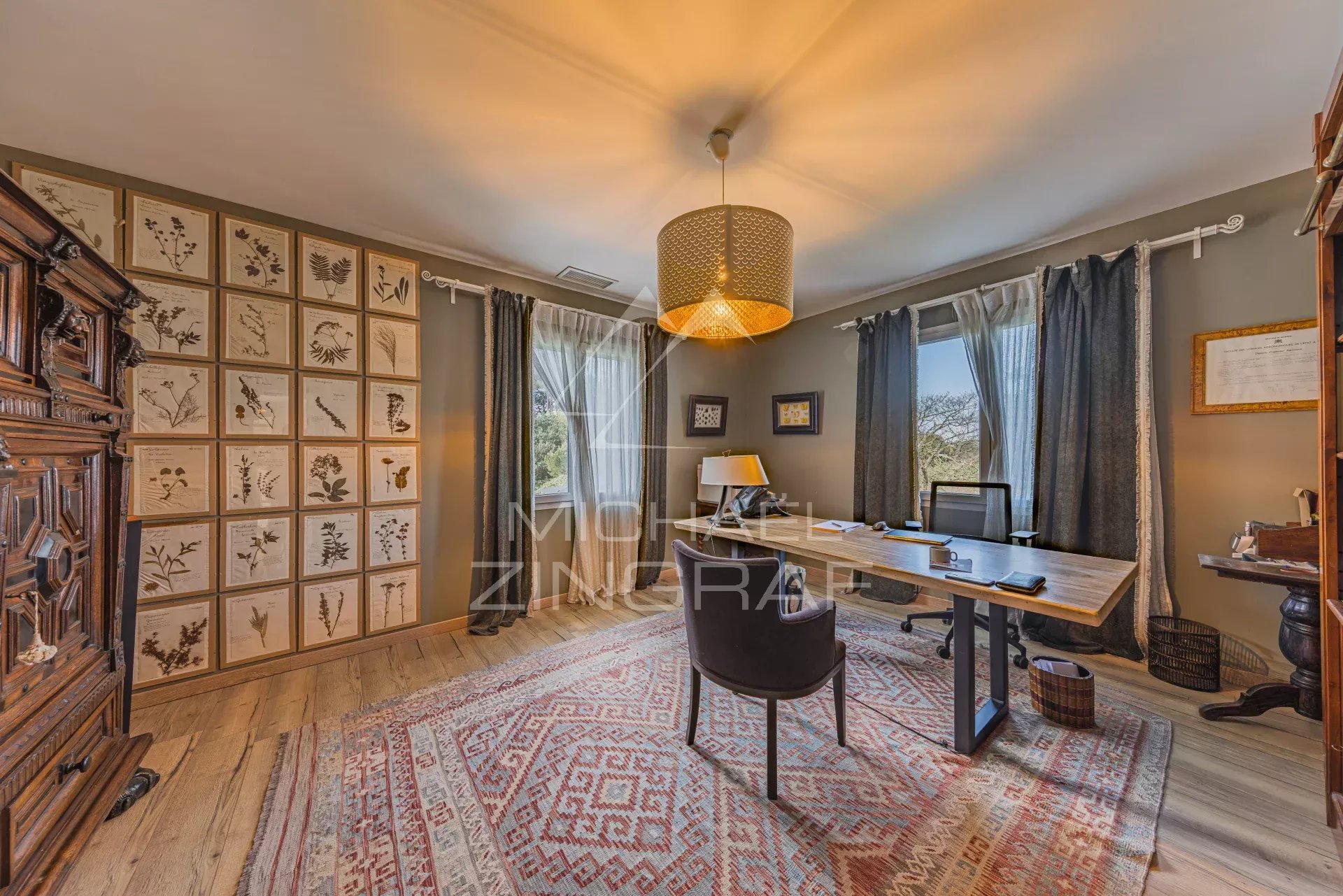 n Mimizan, on the edge of the forest, a unique property