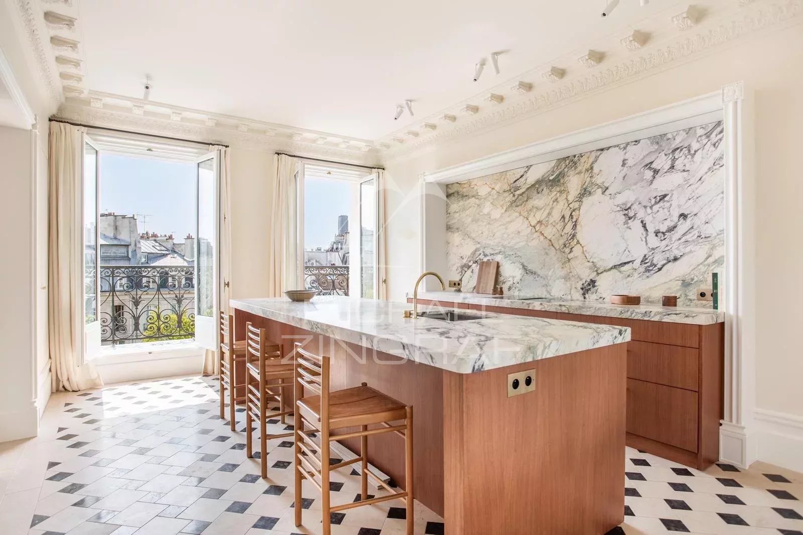 To sell - 3 Mastersuites - Perfect condition  - Odéon