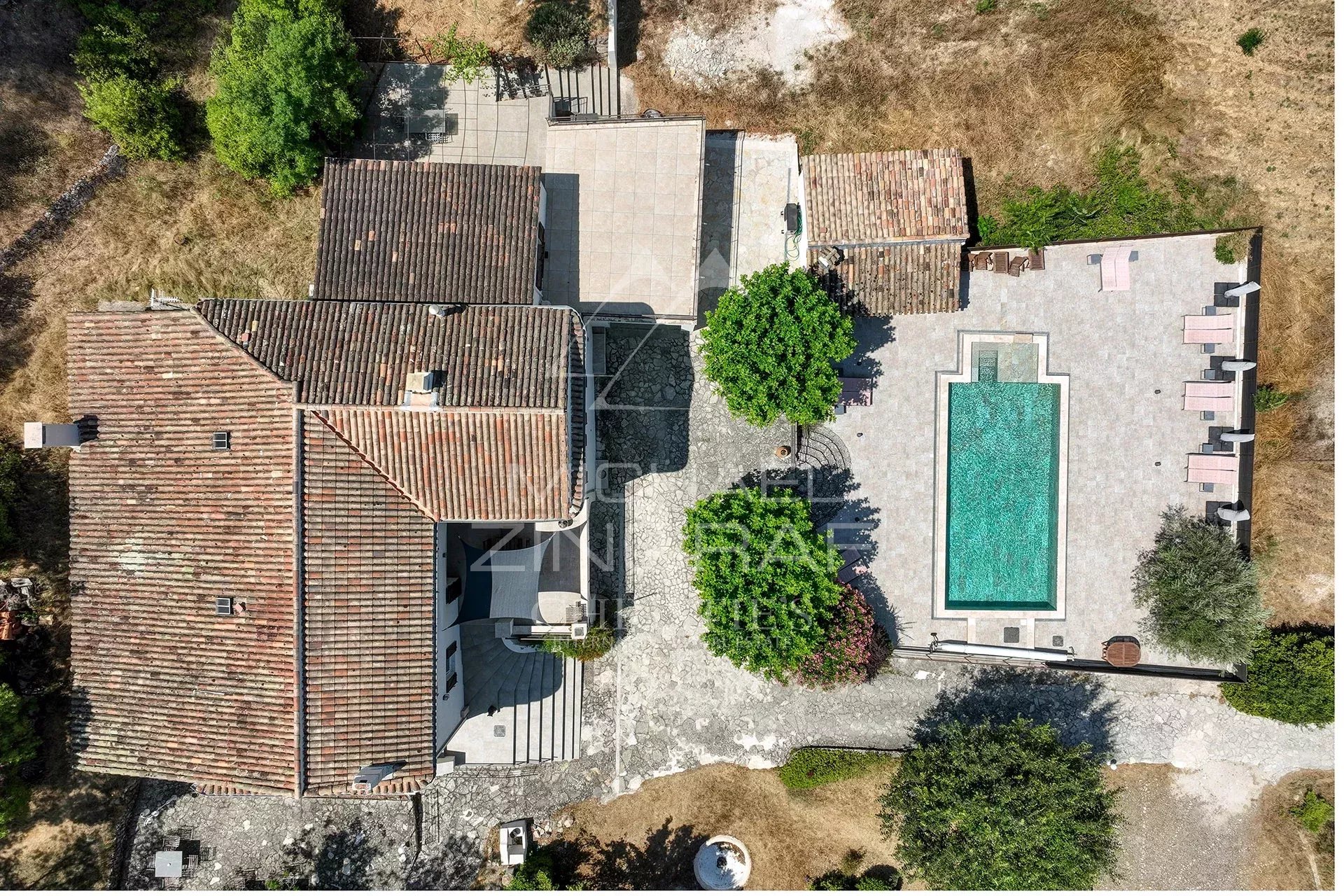 Proche Aix-en-Provence, Élégante propriété avec piscine