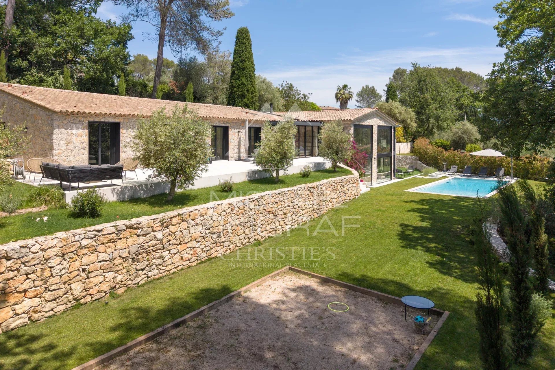 Propriété de charme avec prestations haut de gamme à Valbonne