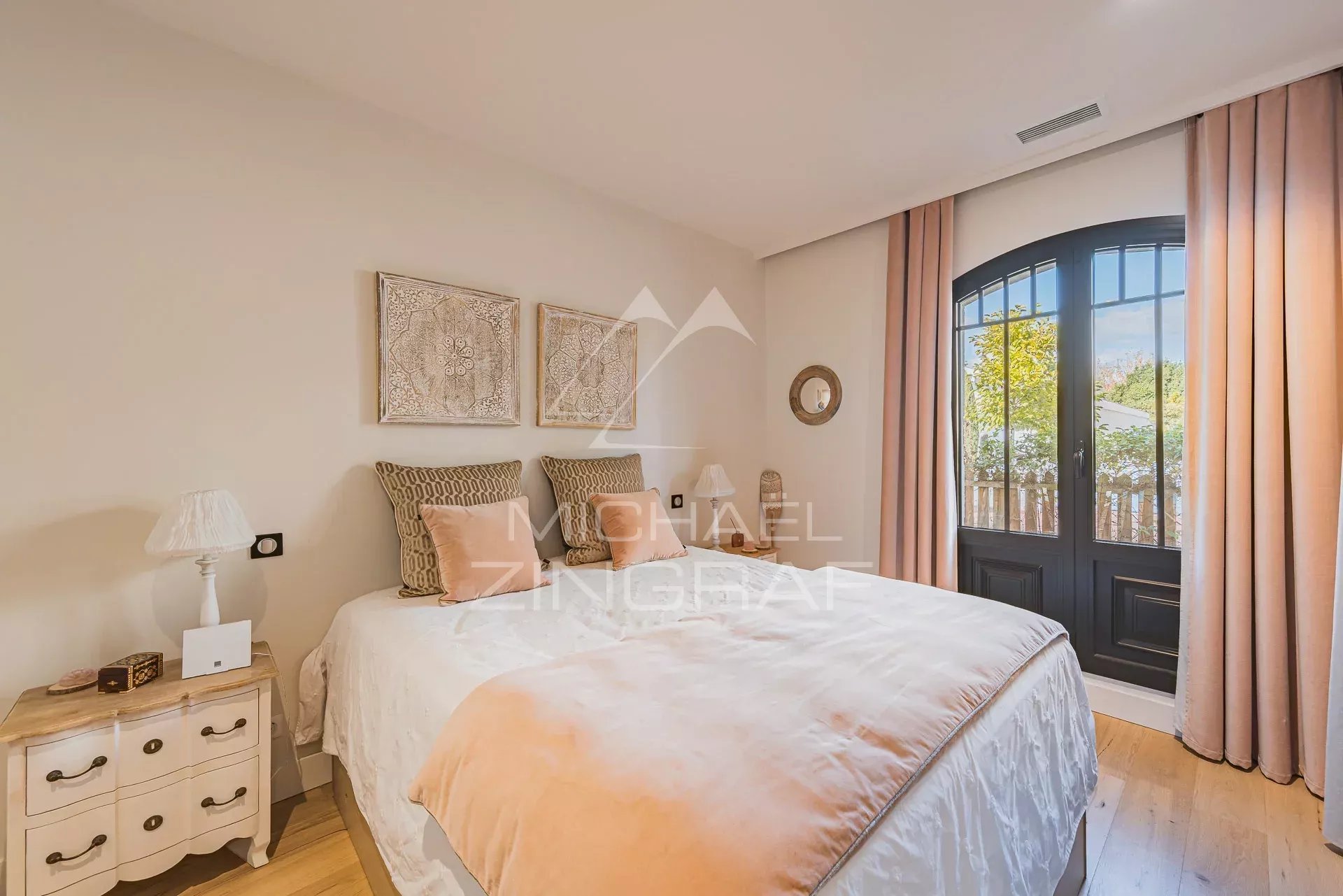 Grande maison contemporaine dans quartier calme