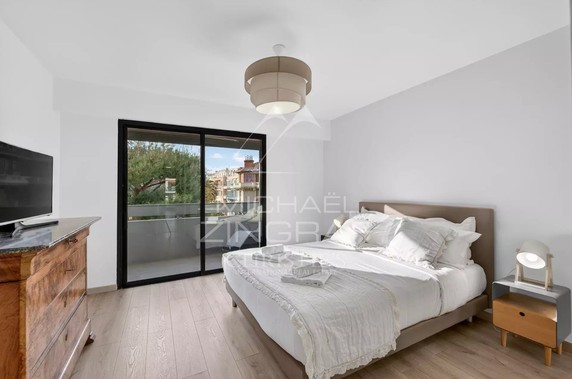 Appartement rénové avec terrasses – Carré d’Or – Nice