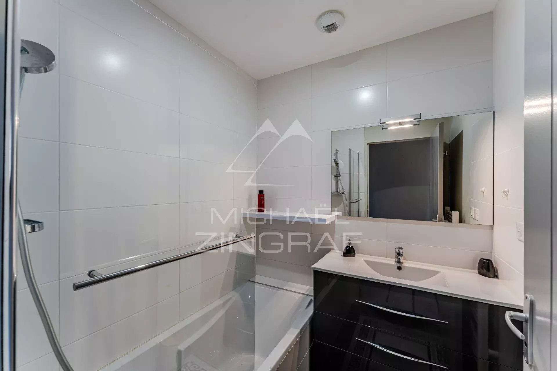 Arcachon center, apartment with basin glimpses, garage and private elevator