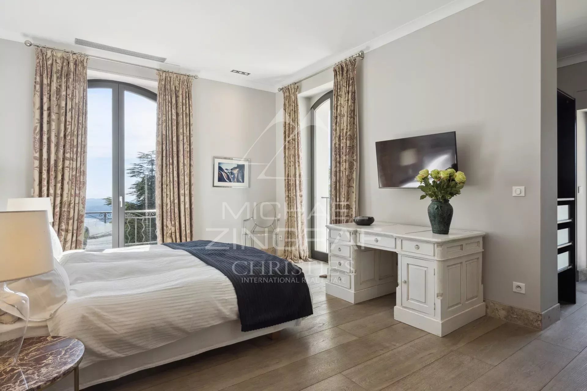 Magnificent Property with Panoramic Sea View