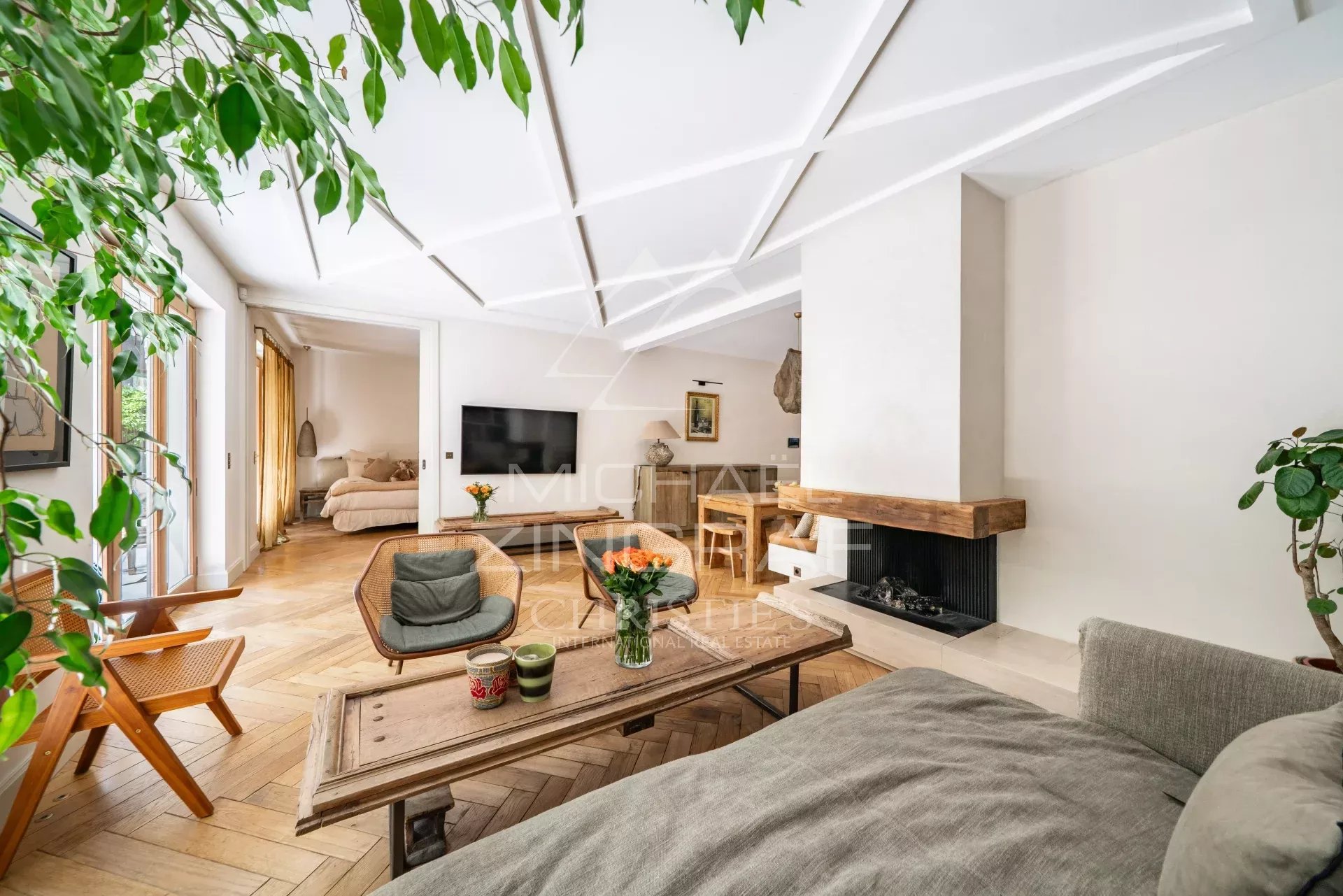 Cannes – Proche Croisette – Élégant rez-de-jardin avec piscine privative