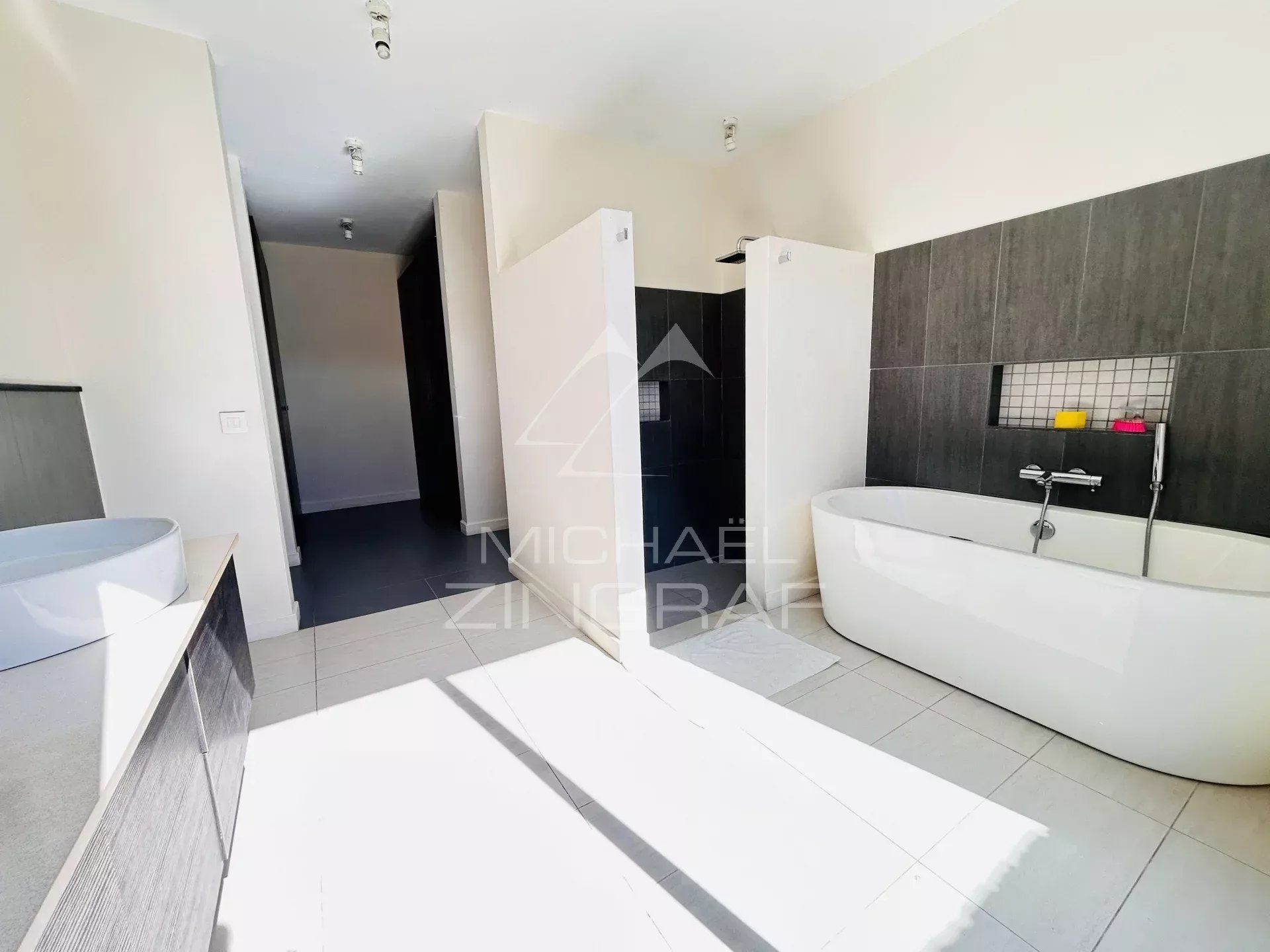 EXKLUSIV: Villa in einer Wohnanlage in Grand Baie