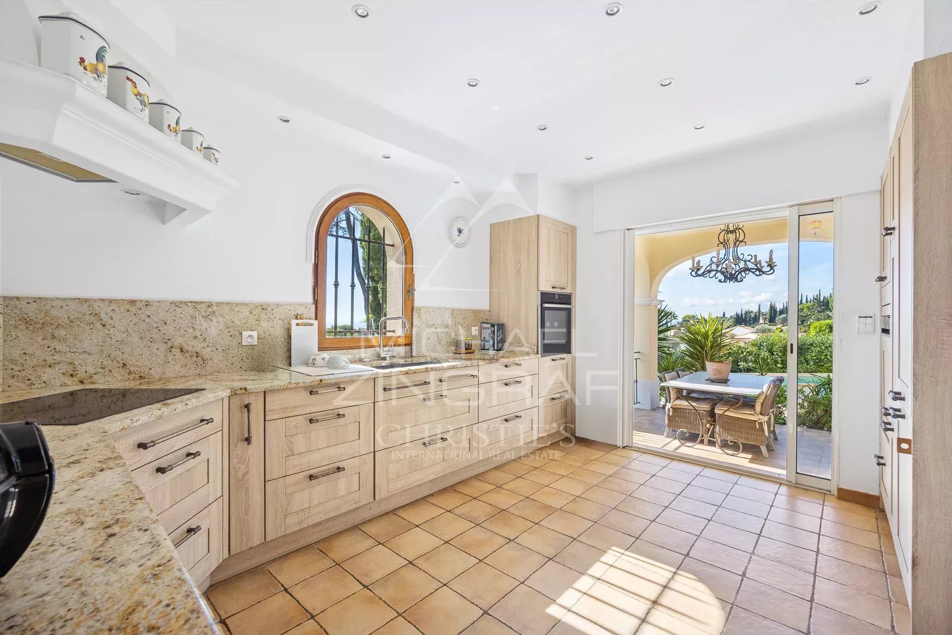 NICE GAIRAUT – PROPRIETE AVEC PISCINE BENEFICIANT D’UNE VUE MER PANORAMIQUE