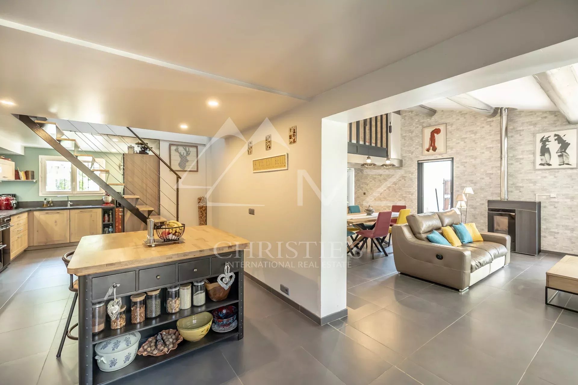 Exklusiv - Mauern - Schönes Steinhaus mit Pool und freiem Blick