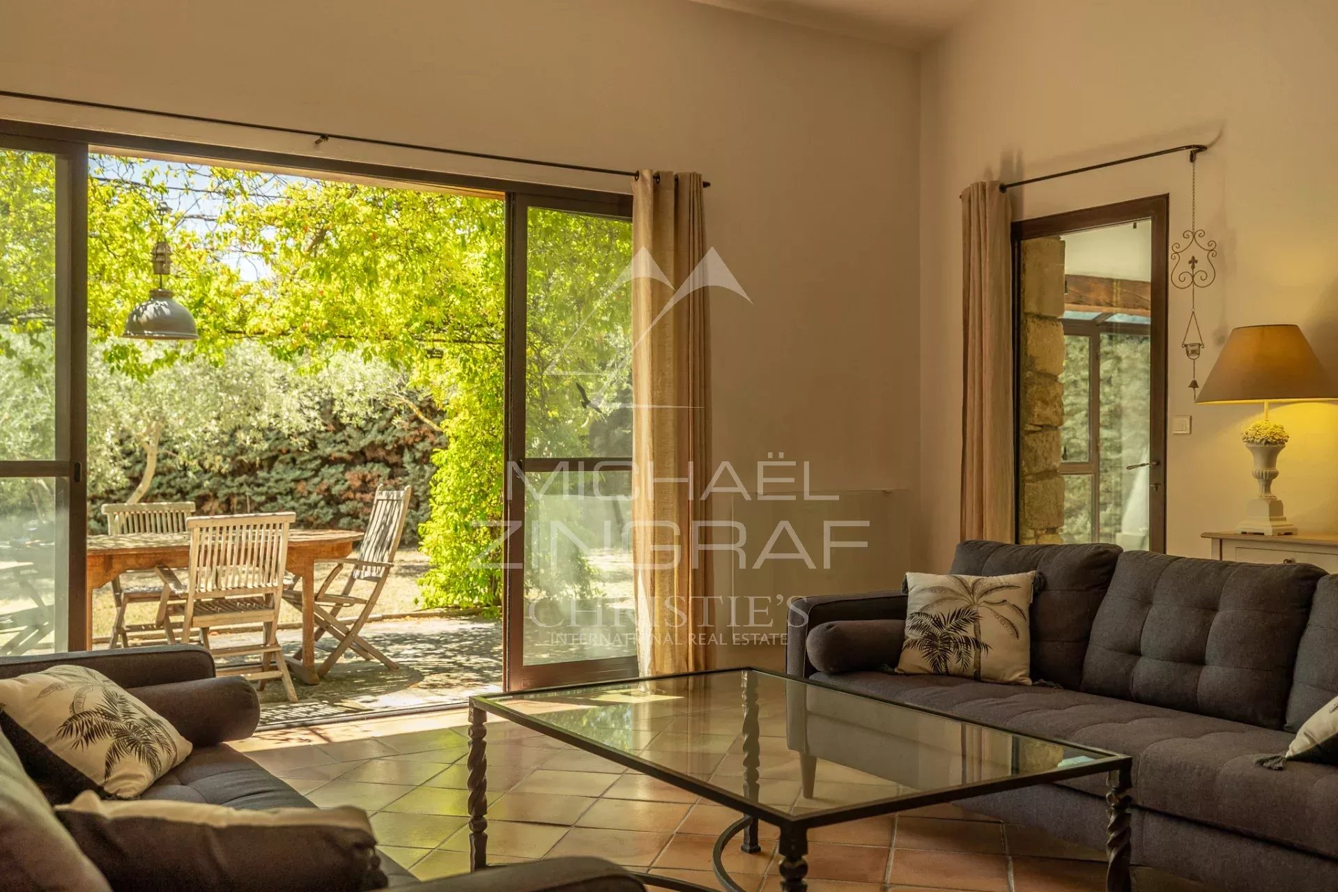 Gordes – Charmantes einstöckiges Steinhaus mit Swimmingpool