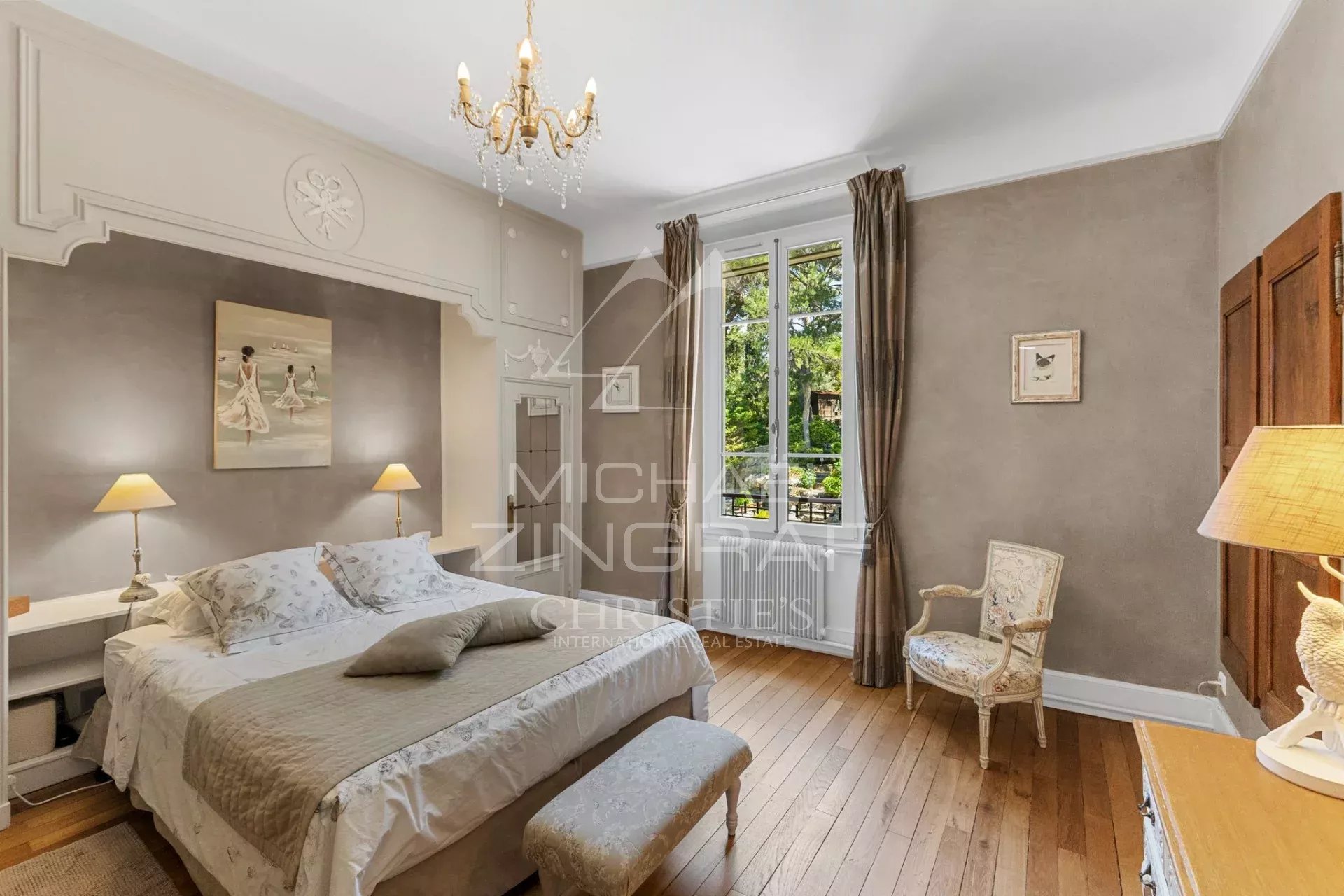 IN DER NÄHE VON AIX-EN-PROVENCE - BÜRGERLICHES HERRENHAUS