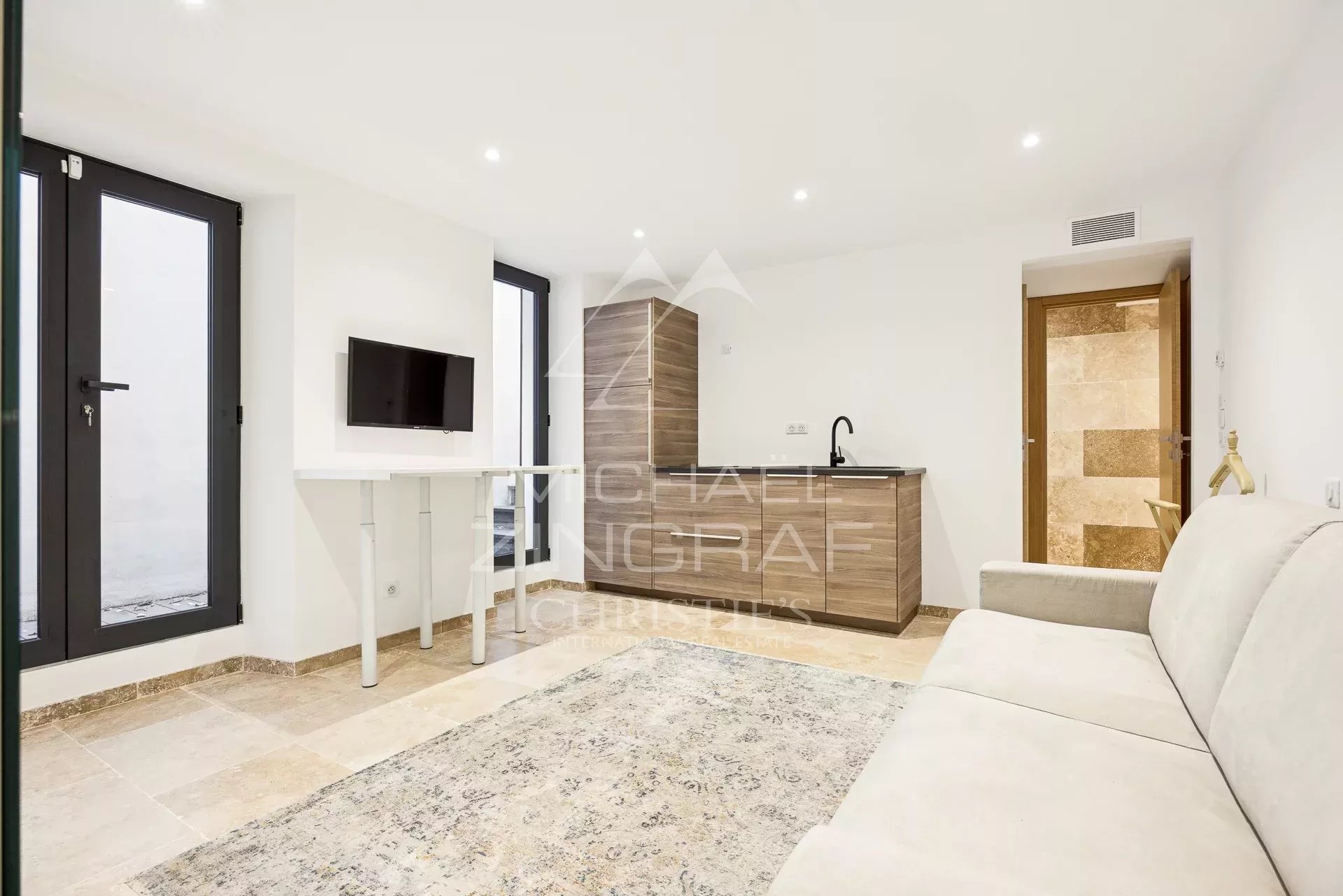 NAHE DEM ZENTRUM VON CANNES – RENOVIERTES BELLE-ÉPOQUE-STADTHAUS