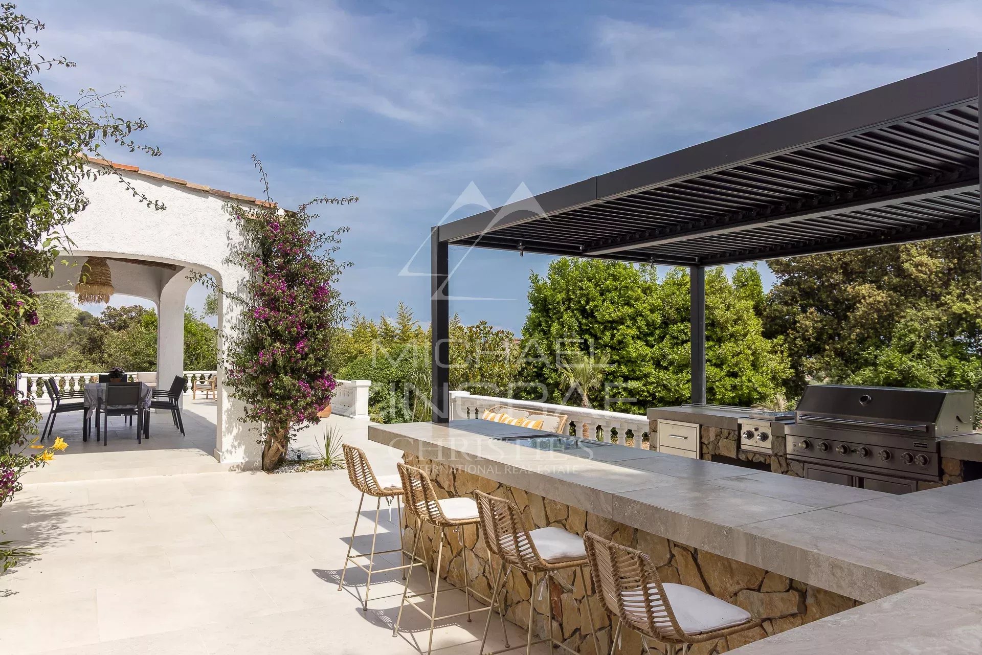 Antibes - Belle villa rénovée avec vue mer