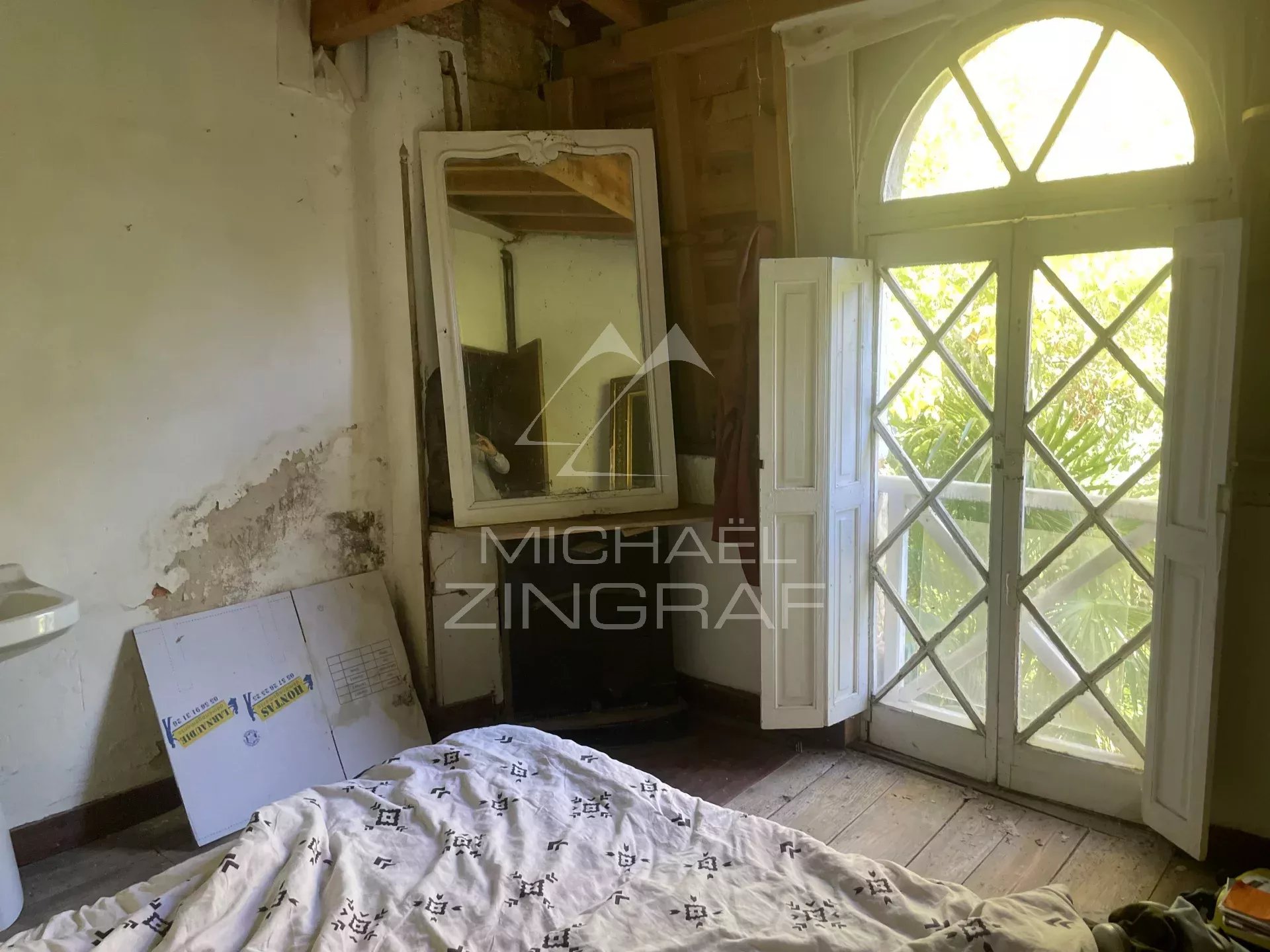 Maison Emblématique à rénover dans le quartier prisé de la ville de Printemps