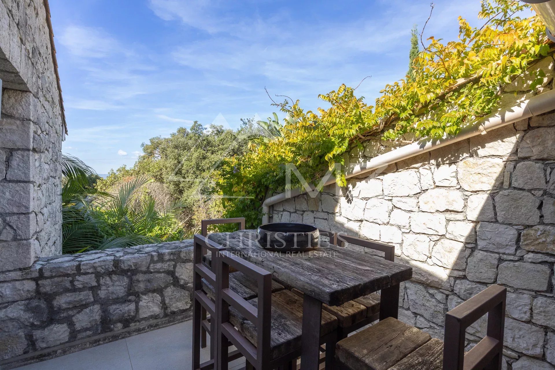 Exceptional apartment-villa in the sought-after Californie district