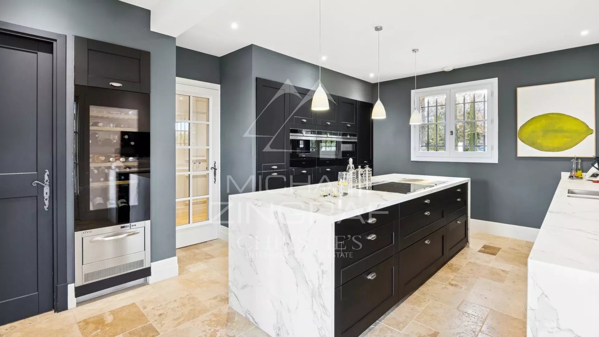 Bastide de charme baignée de lumière, à pied du village