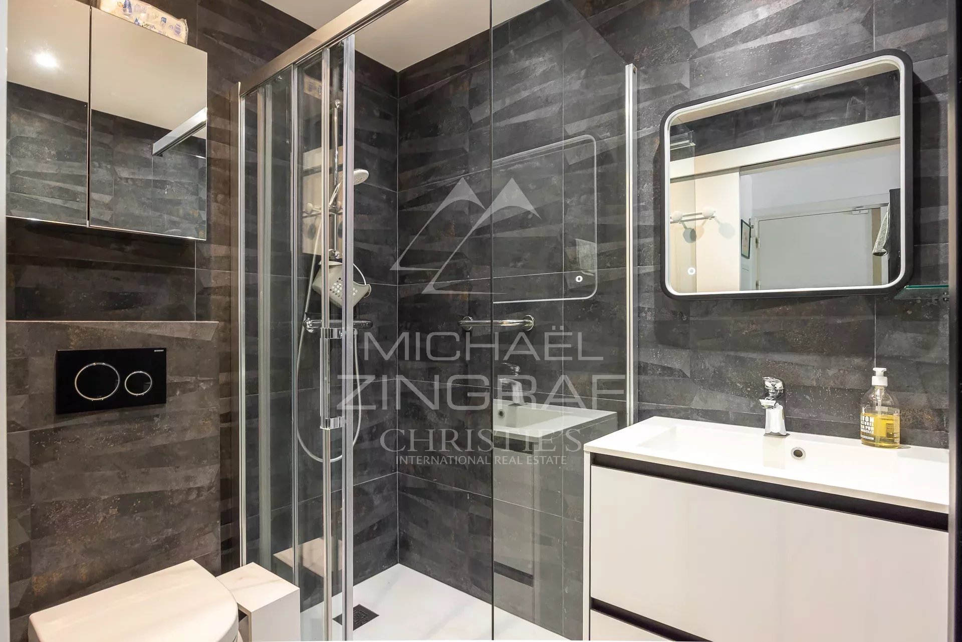 EXKLUSIV – Außergewöhnliche Immobilie am Eingang zum Cap d’Antibes – Résidence Château de la Pinède