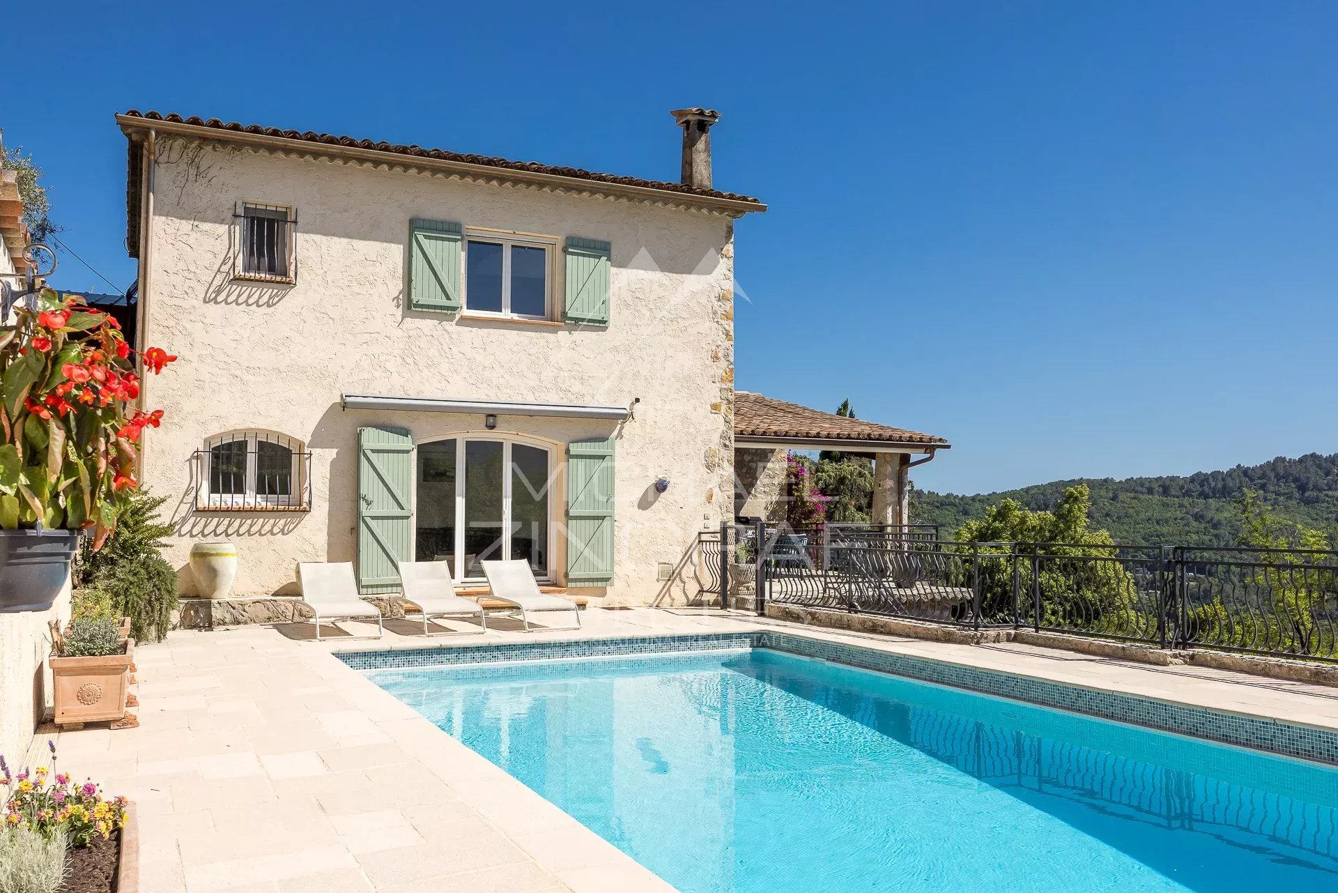 Tourrettes-sur-Loup : Charmante bergerie avec vue panoramique