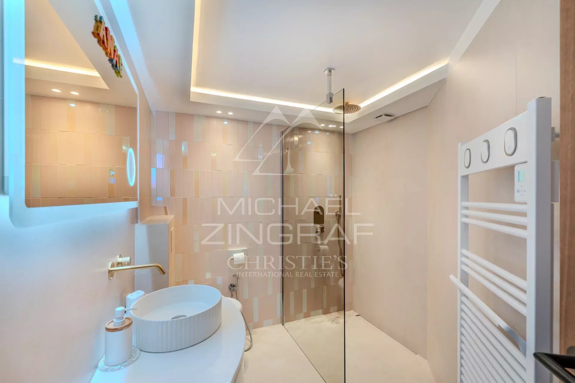 Mougins - Villa d'architecte située dans un domaine privé aux portes de Cannes