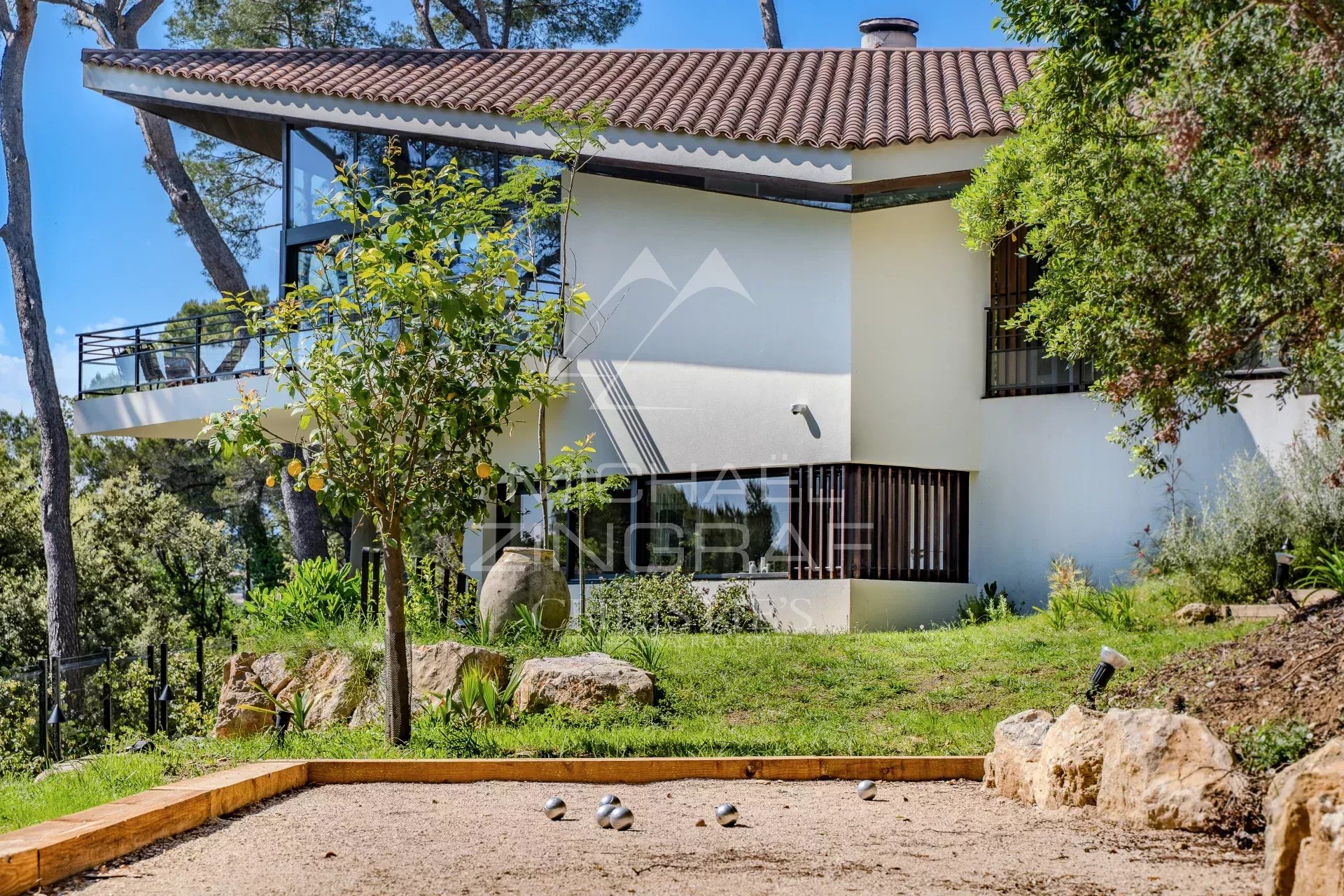Mougins - Villa d'architecte située dans un domaine privé aux portes de Cannes